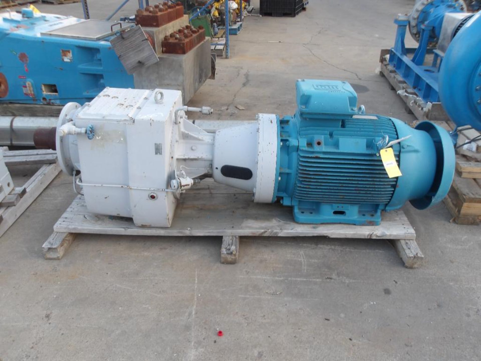 Weg Motor & Gearbox, 125 HP, 1780 RPM, 480 V (New)