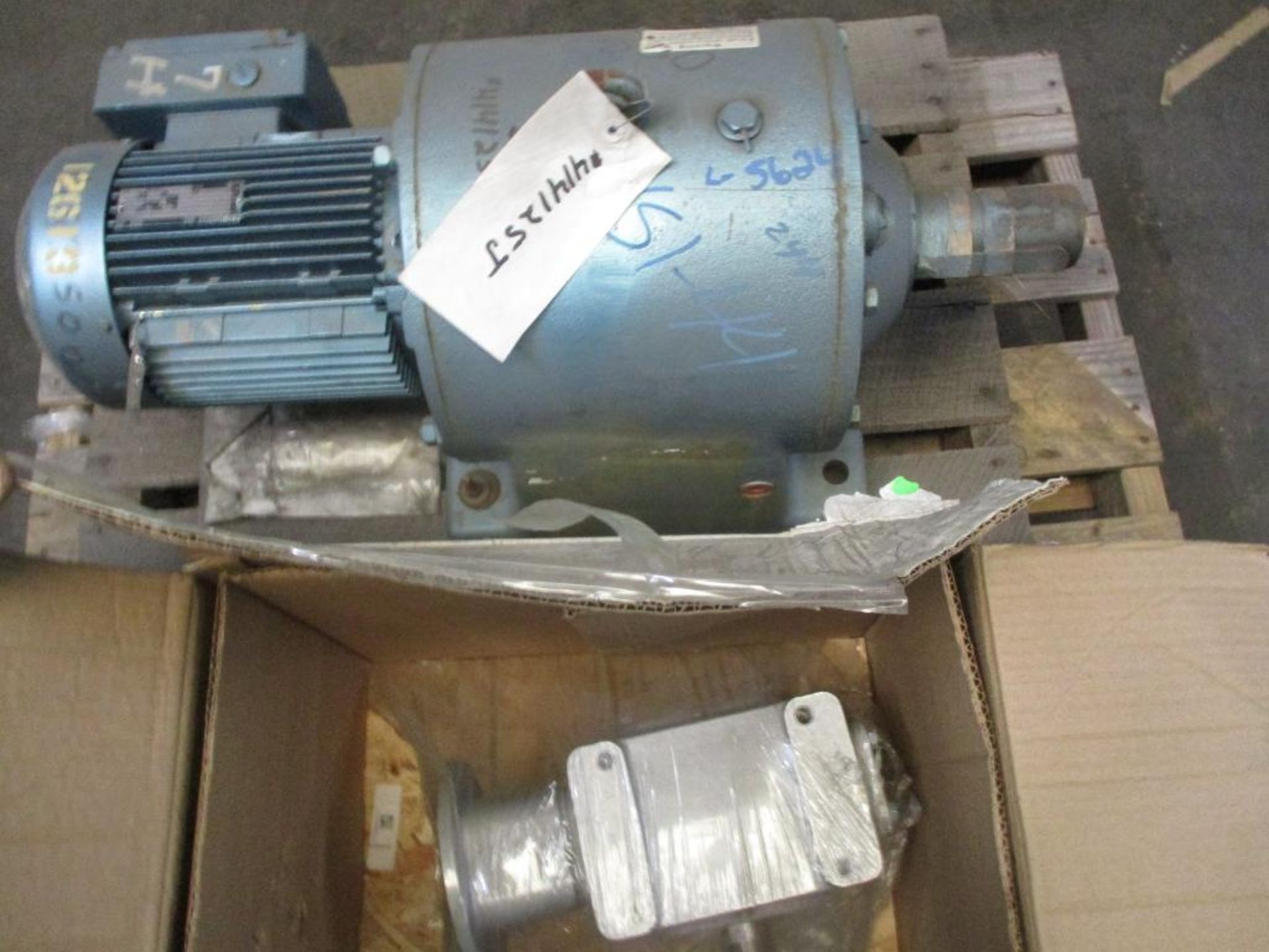 (New) Sew-Eurodrive Gear Motor, 3HP, Ratio: 132/1, Grove Electra Gear, Ratio: 20/1