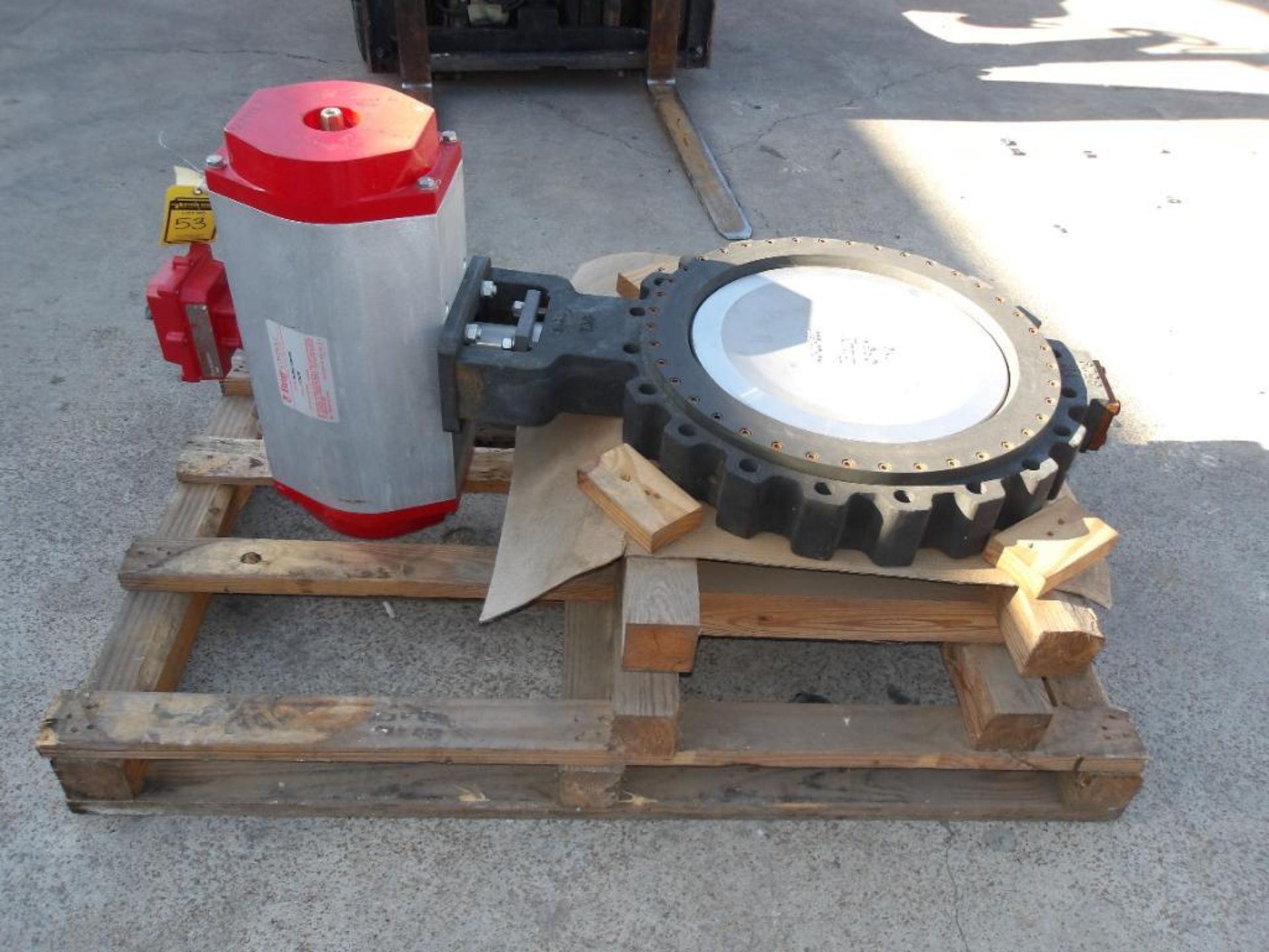 Bray 20" WCB Butterfly Valve & Actuator, Class 150#, Model 412000-11001466 (New) - Image 2 of 4