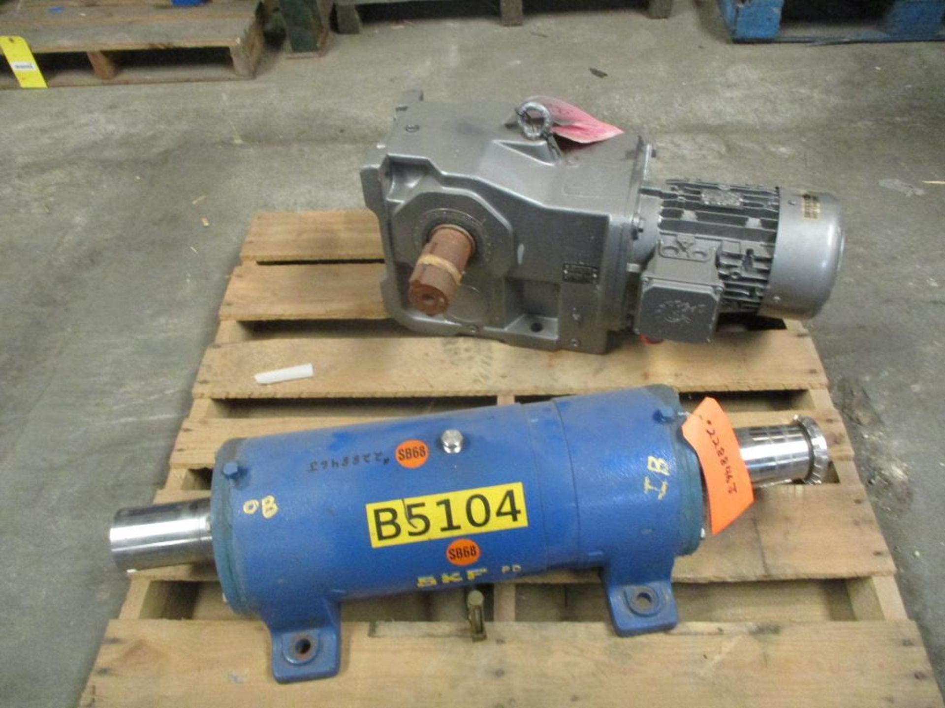 Nord 3 HP Gear Motor, Ratio: 117.79/1, SKF Bearing Unit Housing