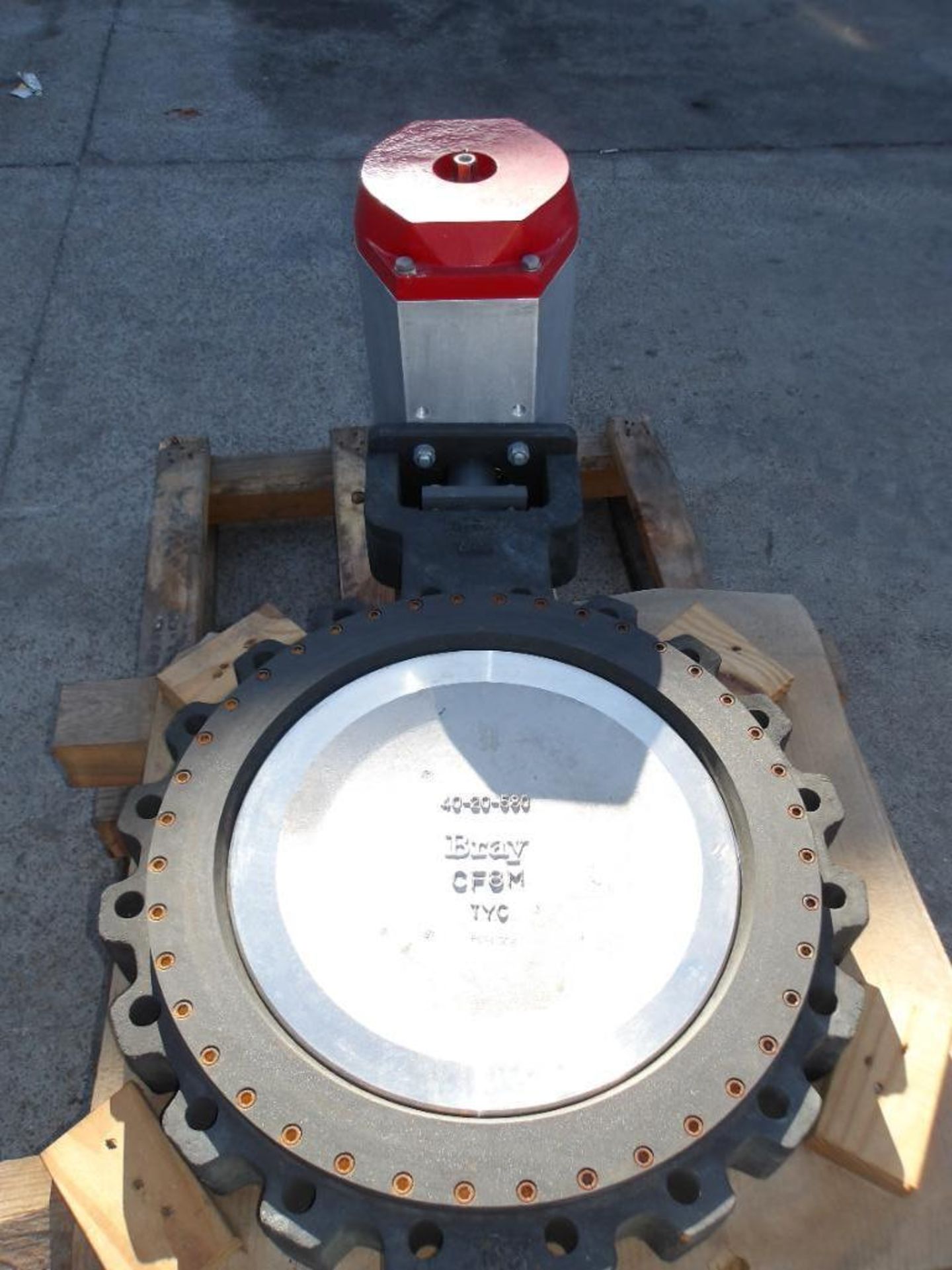 Bray 20" WCB Butterfly Valve & Actuator, Class 150#, Model 412000-11001466 (New) - Image 3 of 4