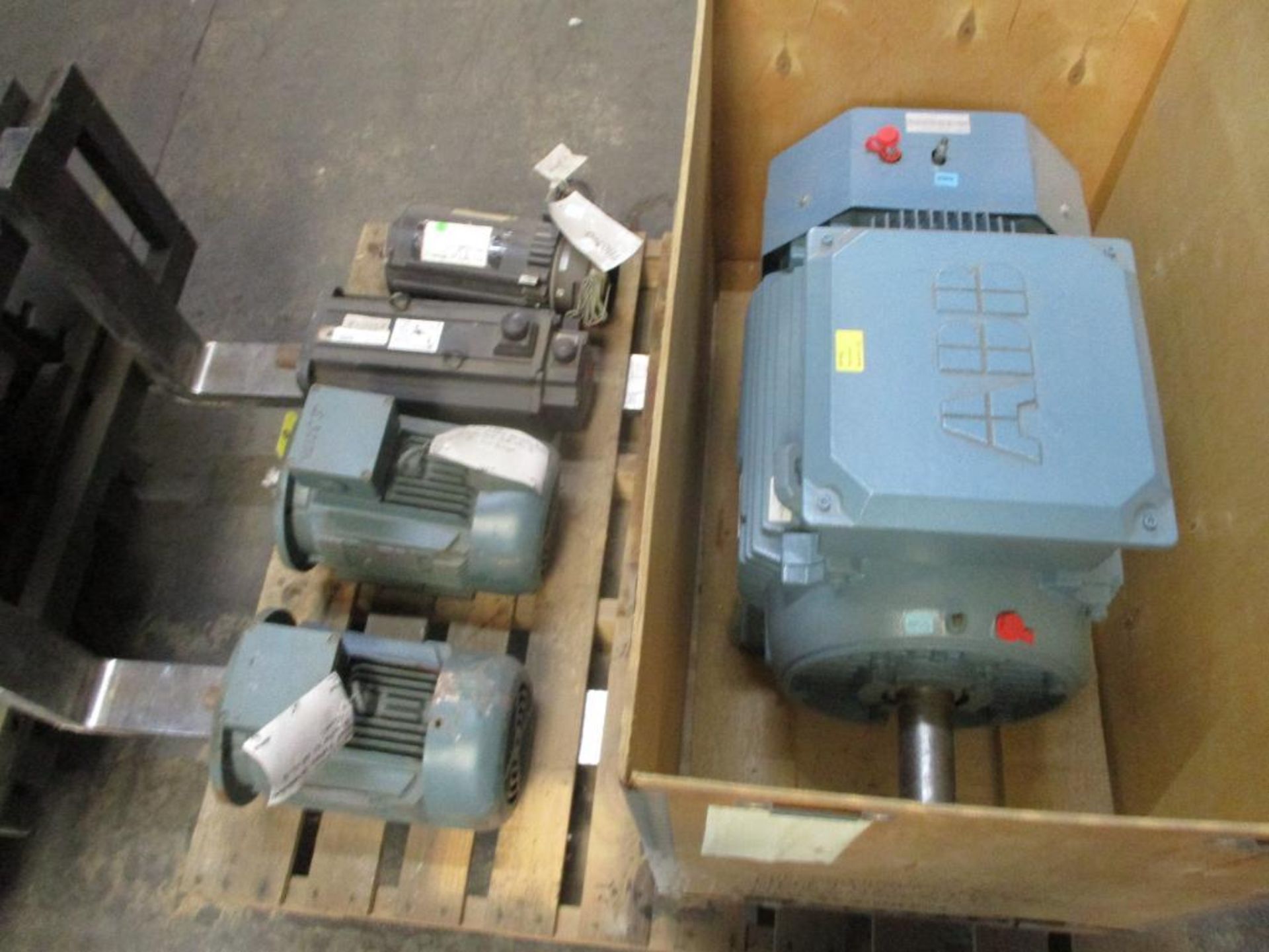 (New) ABB 30 KW Motor, (New) (2) Leeson 4 or 3 HP Motors, (Used) Servo Motor - Bild 4 aus 4