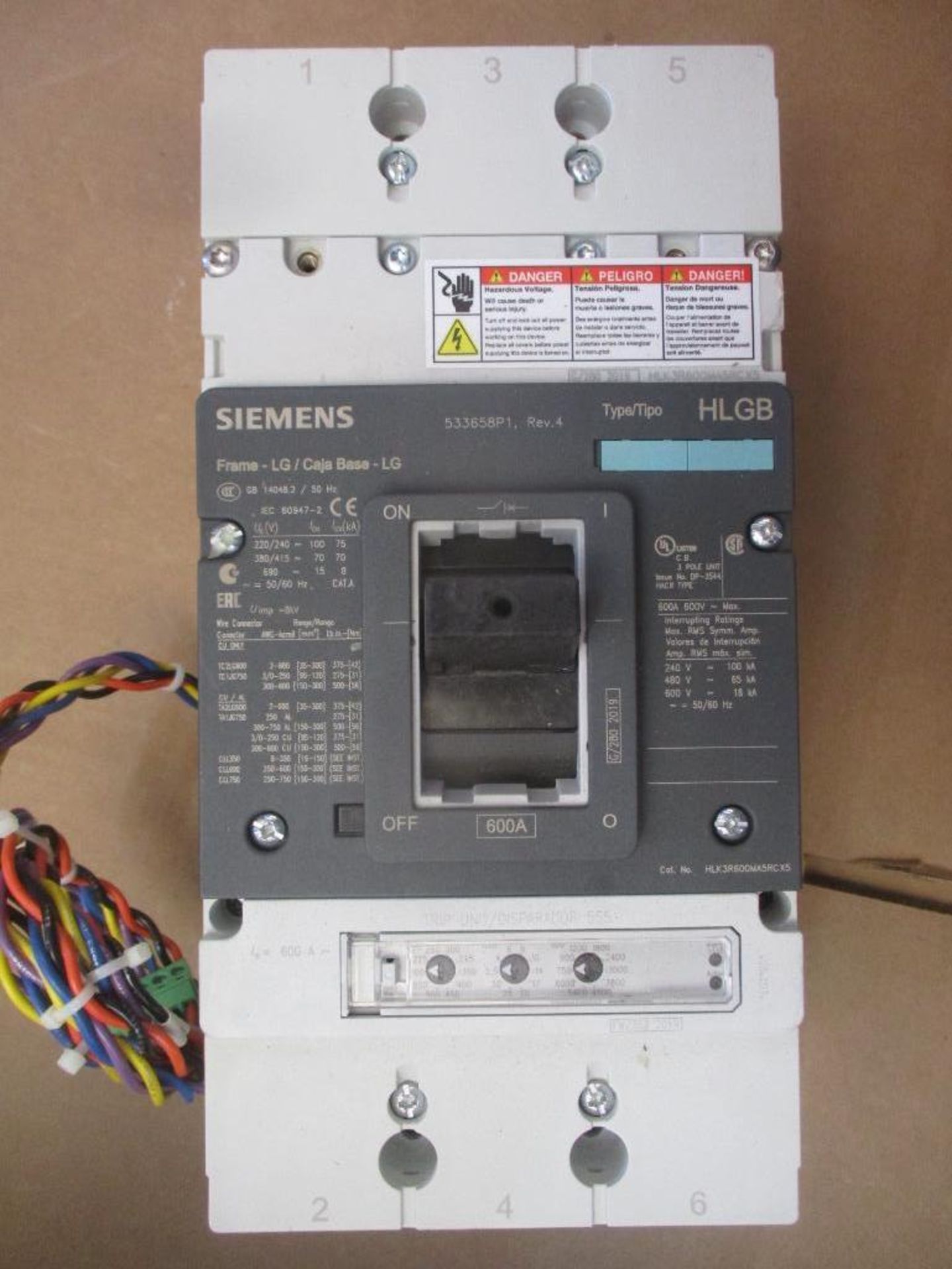 Siemens 600 AMP Circuit Breaker, 533658P1, 600A, 3-P, ETU LI 3AS+48VDC ST+WP, 65KA @ 480V, HLGB (New