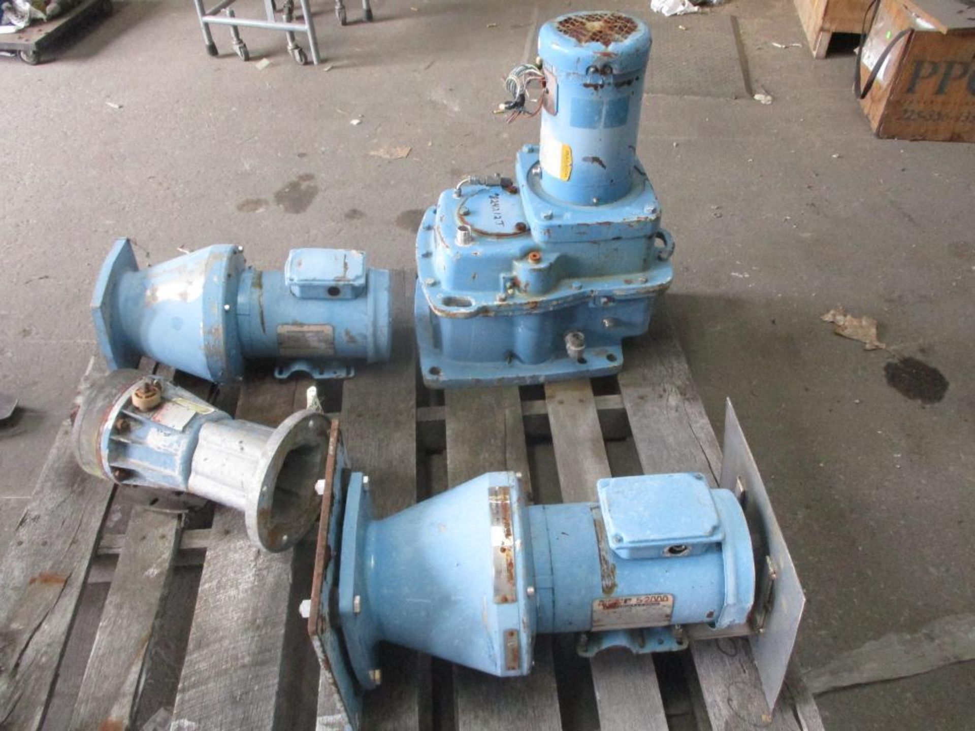 (Used) Chemineer 1 GTA-2 Mixer-2HP, (2) Chemineer 5JTD-1.00 Mixers, D10 Hydra-Cell - Image 4 of 4