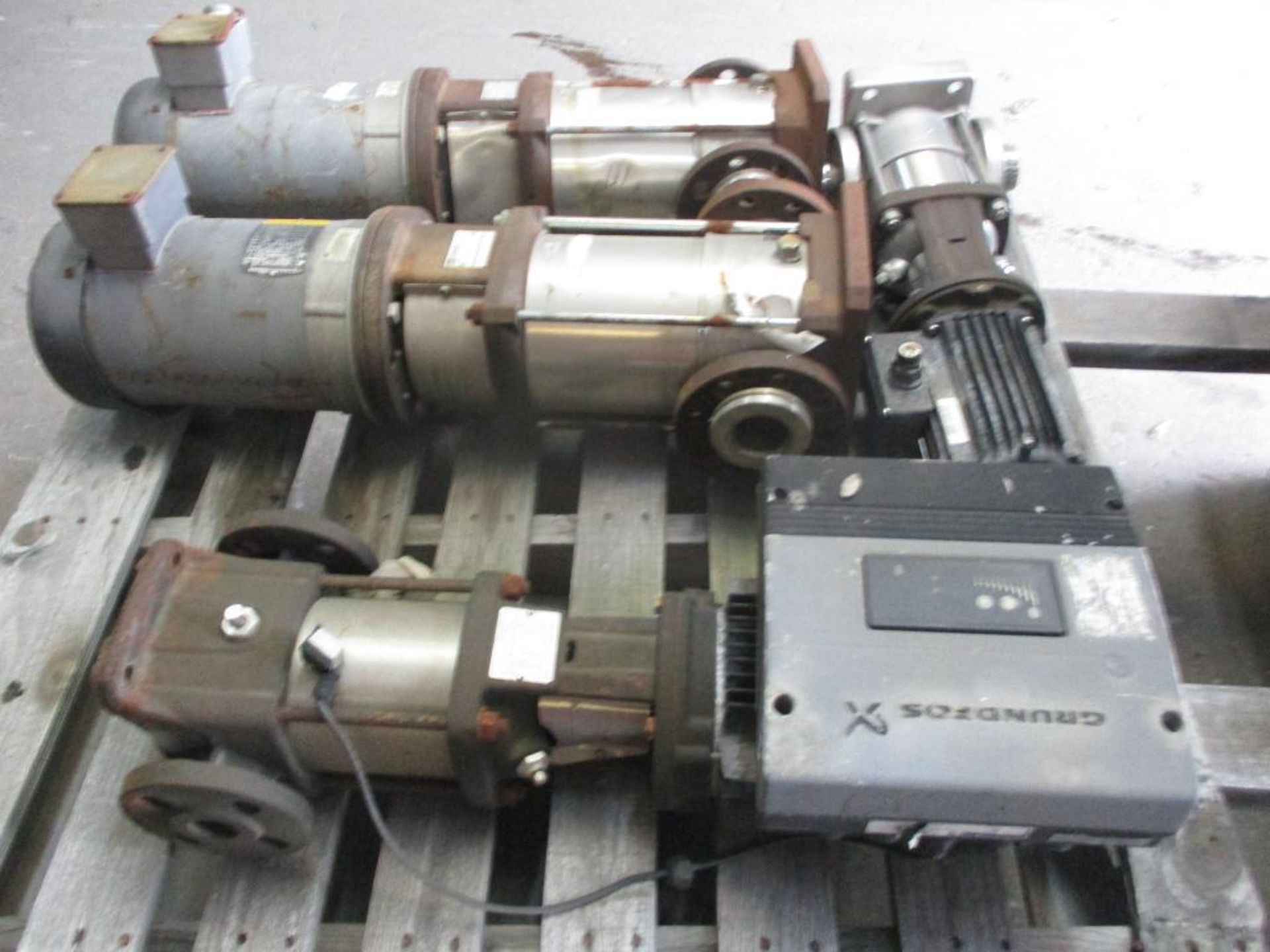 (2) Ebara EVMJ105 Stainless 5HP 2" Pump, CRE5-1-1/2" Pump, Grundfos 1-1/2" Stainless Pump - Bild 2 aus 4
