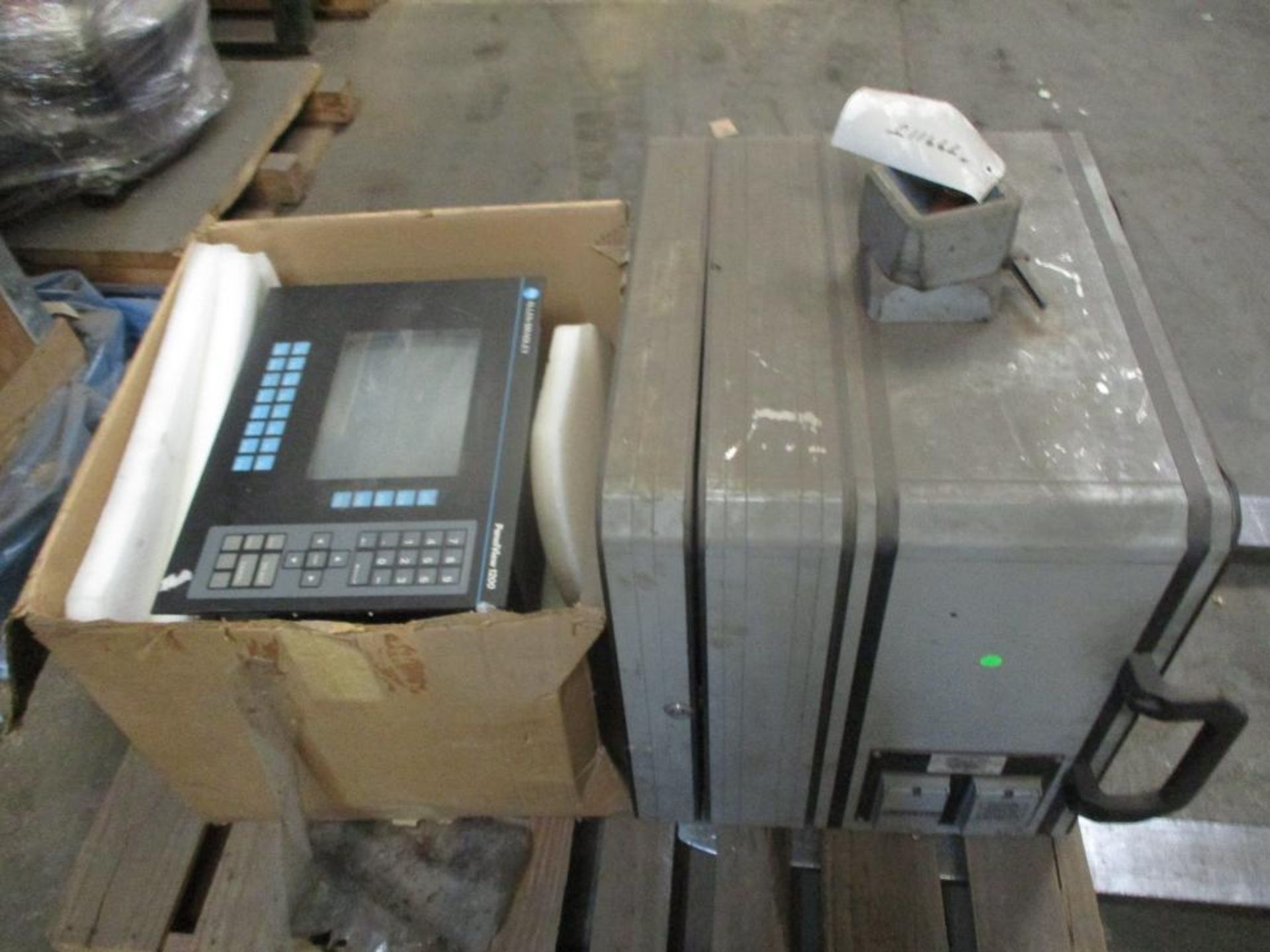 Allen-Bradley PanelView 1200, Allen-Bradley PanelView 1400E in Cabinet