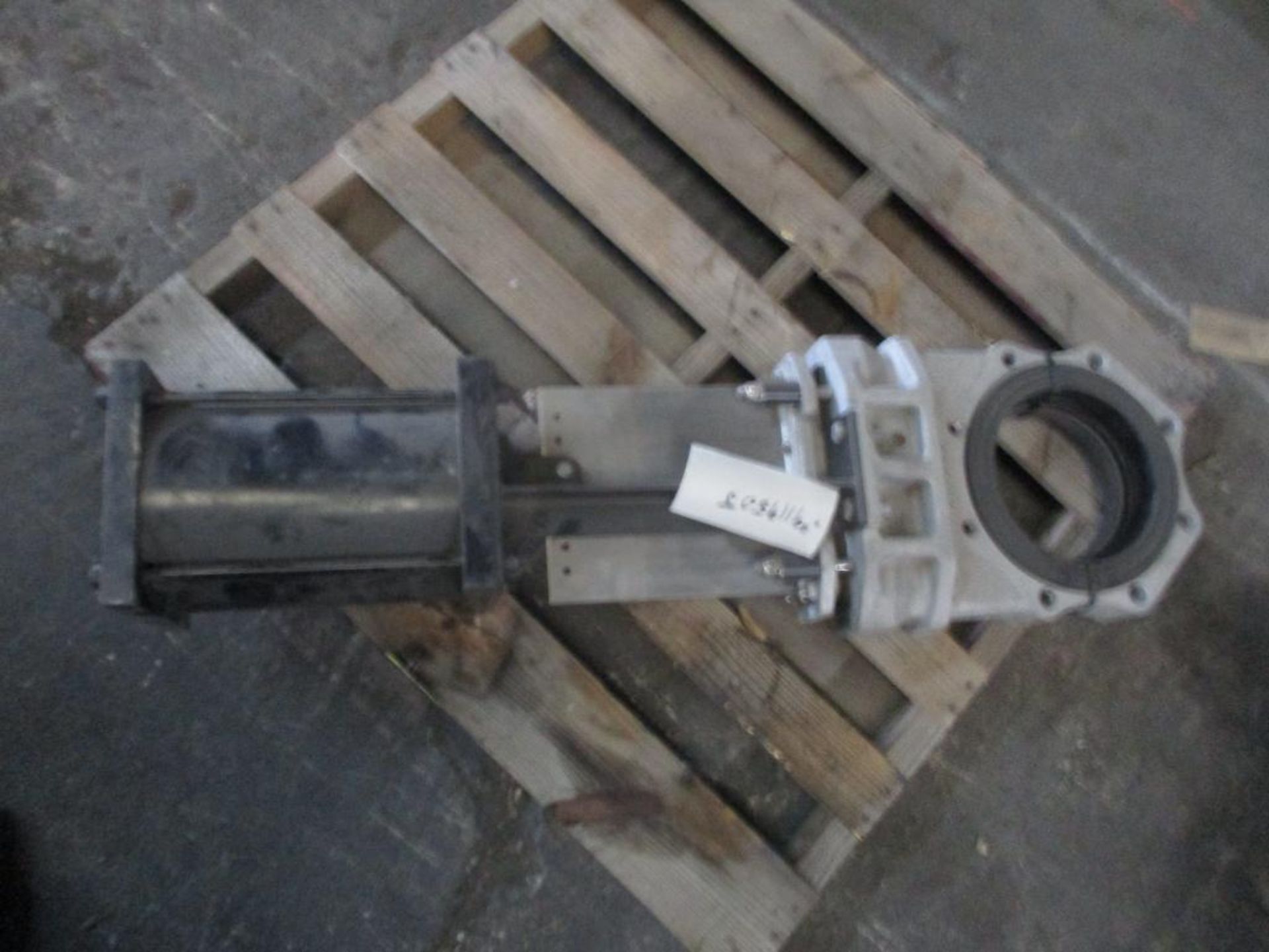 United Conveyor 8" Pneumatic Knife Gate Valve (New)