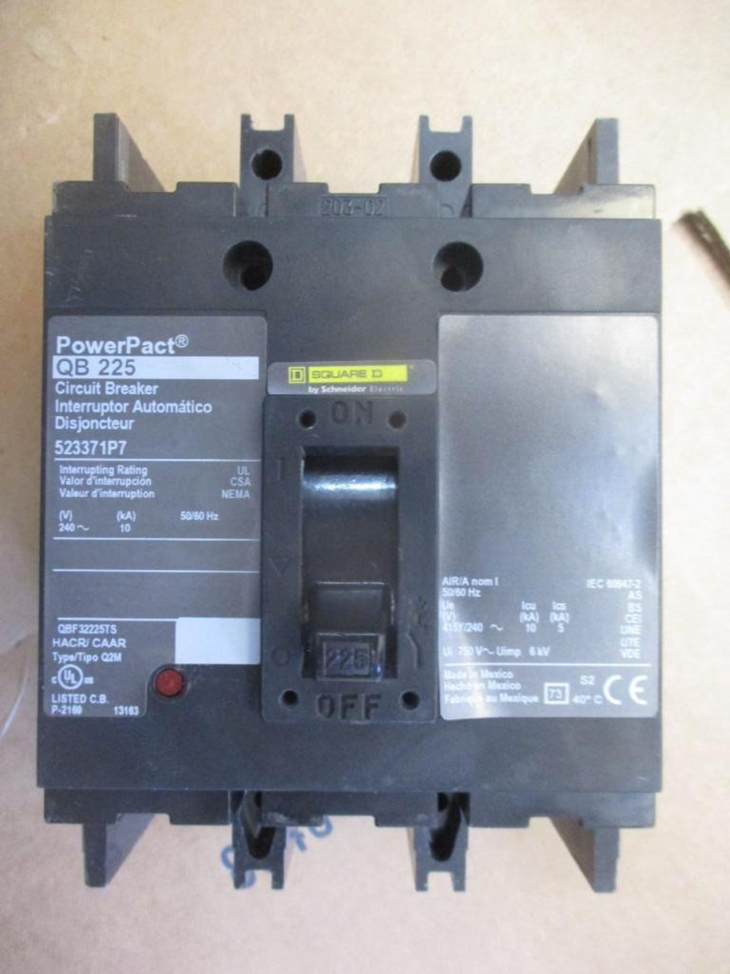 Square D 225 AMP Circuit Breaker, 523371P7, 225A, 3P, 240VAC, PowerPacT QB225 (New in Box)