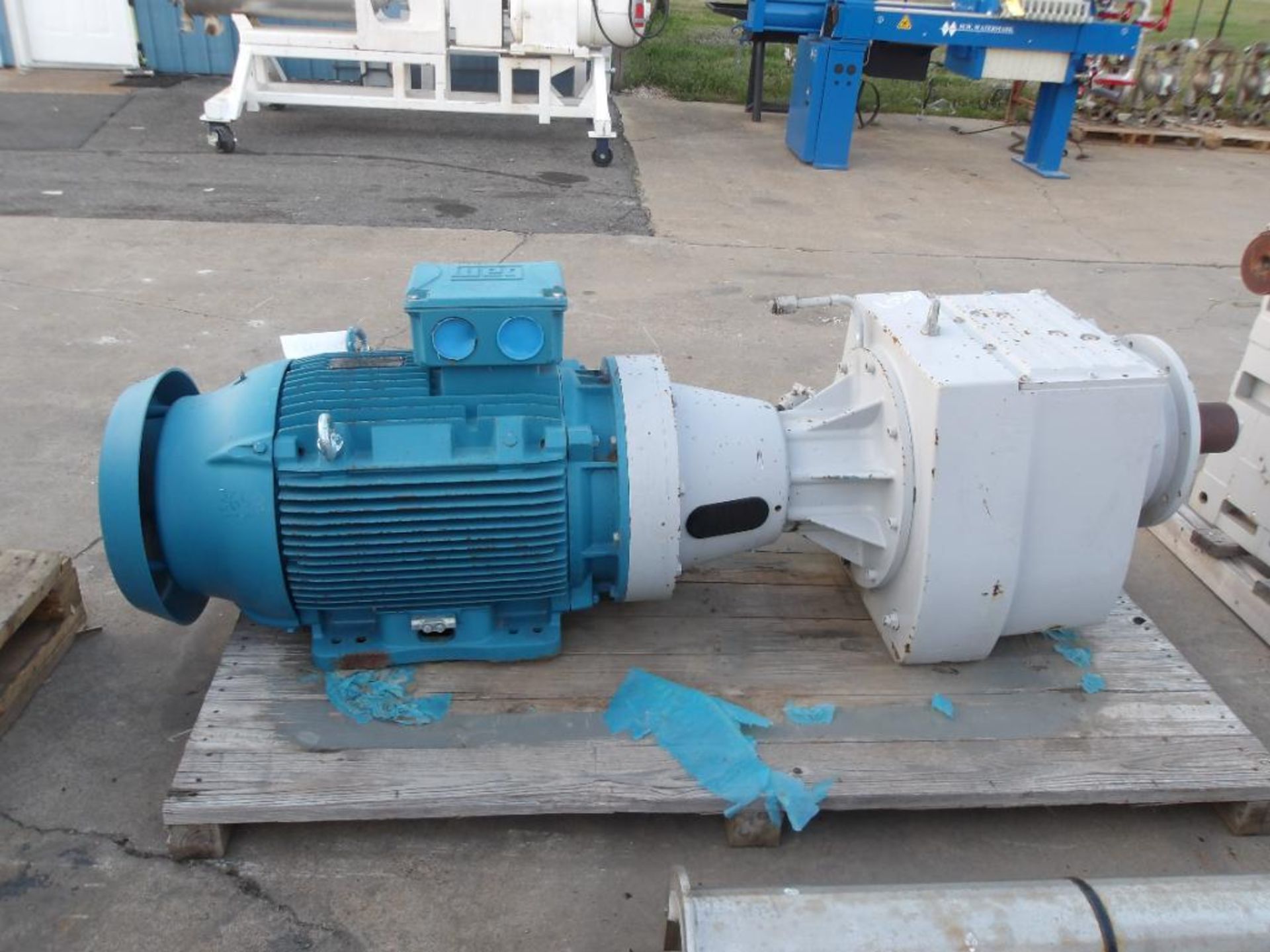 Weg Motor & Gearbox, 125 HP, 1780 RPM, 480 V (New) - Image 4 of 4