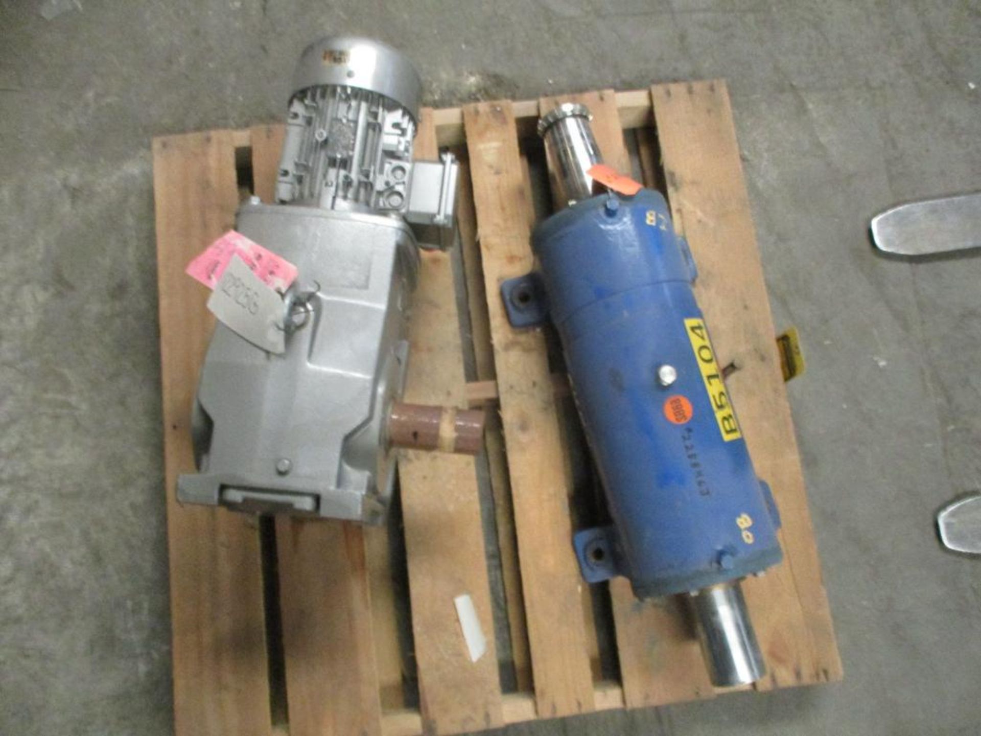 Nord 3 HP Gear Motor, Ratio: 117.79/1, SKF Bearing Unit Housing - Image 3 of 4