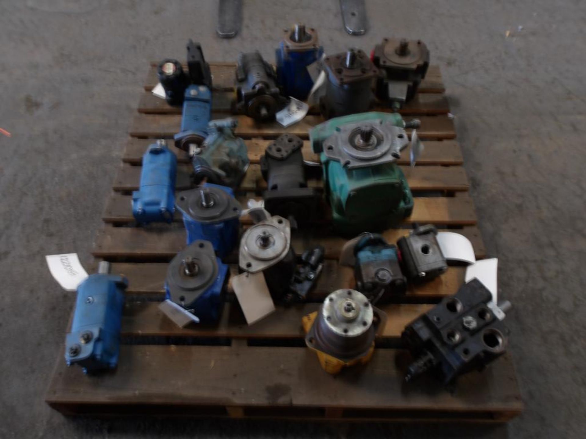 (19) Hydraulic Pumps & Gear Motors; Dennison, Parker, Rexroth, Eaton, John Deere, Sauer/Danfoss, Nac - Bild 3 aus 4
