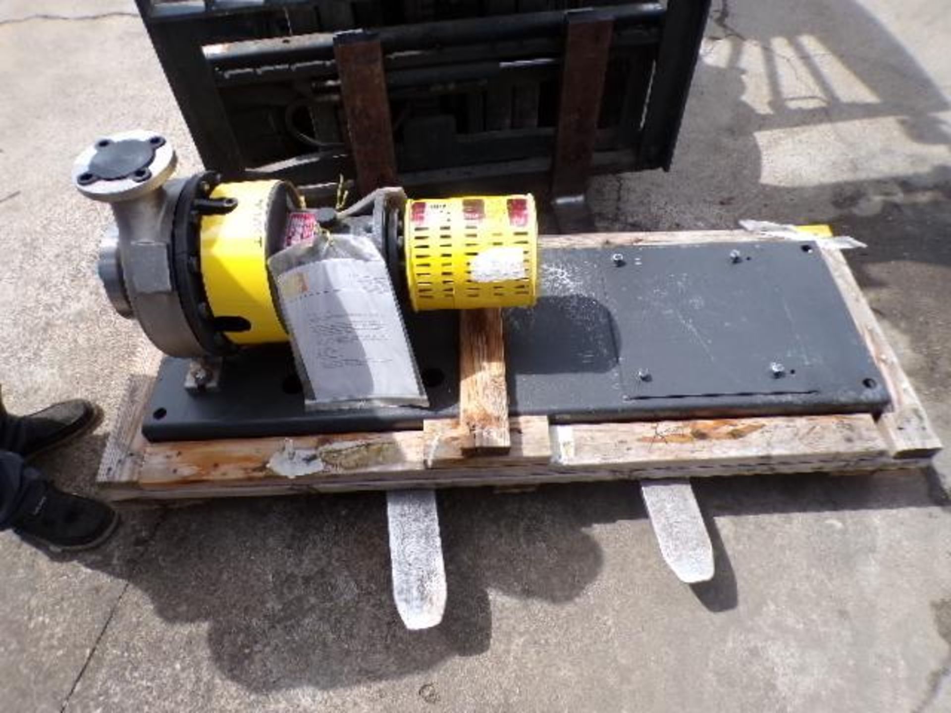 Gusher Pump, Model PCL2X3-10SEHLBM-B, 132 GPM (New on Base)