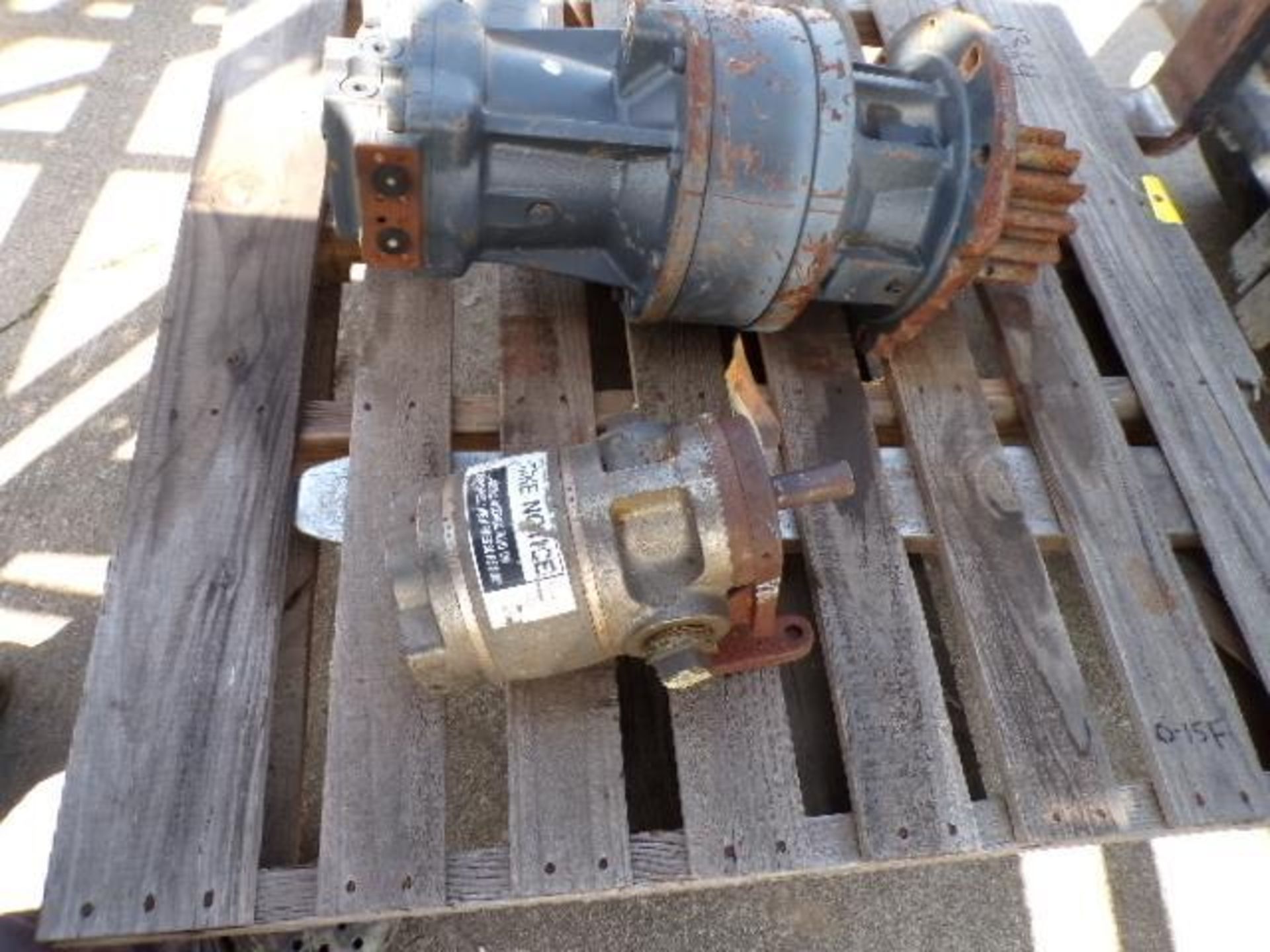 Pallet w/ (1) Doosan Hydraulic Piece & (1) Brown & Sharpe Rotary Gear Pump (Used) - Image 3 of 3