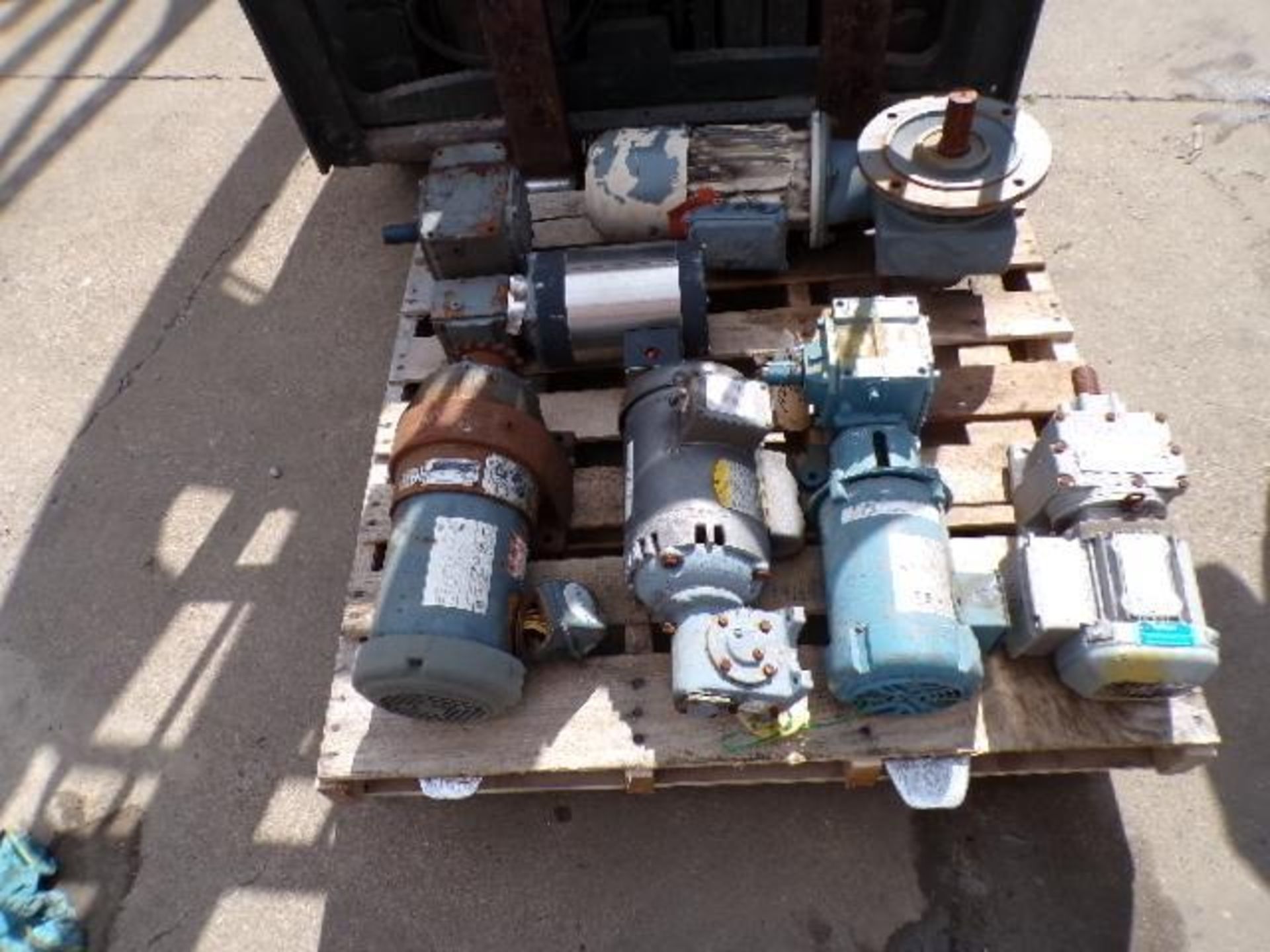 Pallet of (6) Assorted Gear Motors (Used) - Image 2 of 3