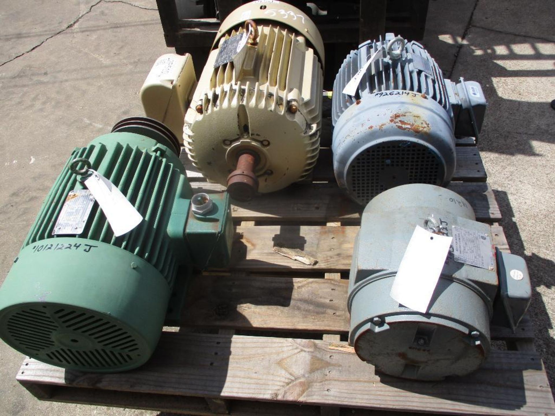 (4) Motors; (1) Teco 15HP, 230-460V, 1765 RPM, 3PH, (1) Siemens, 15HP, 215T Frame, 230-460V, 3470 RP - Image 2 of 3