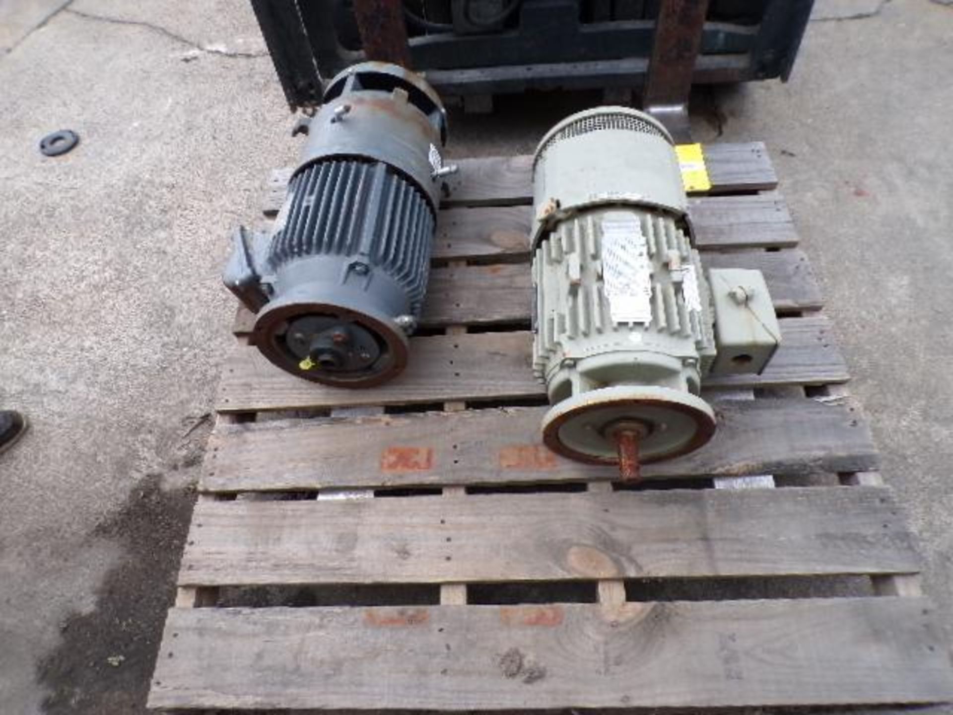 Pallet of (2) (Used) Motors; (1) 10HP & (1) 7.5HP - Image 2 of 3