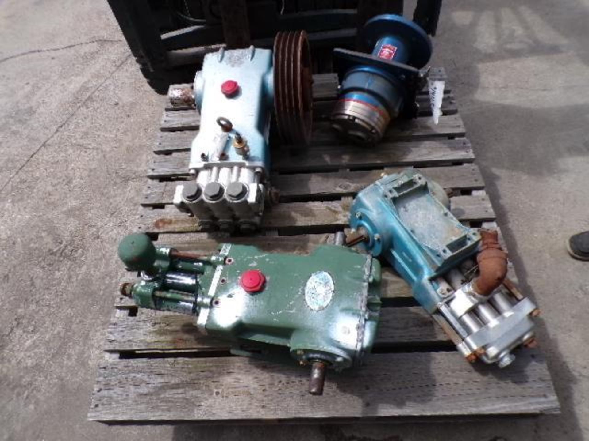 (3) Cat Pumps & (1) Hydro Cell (Used) - Image 2 of 3