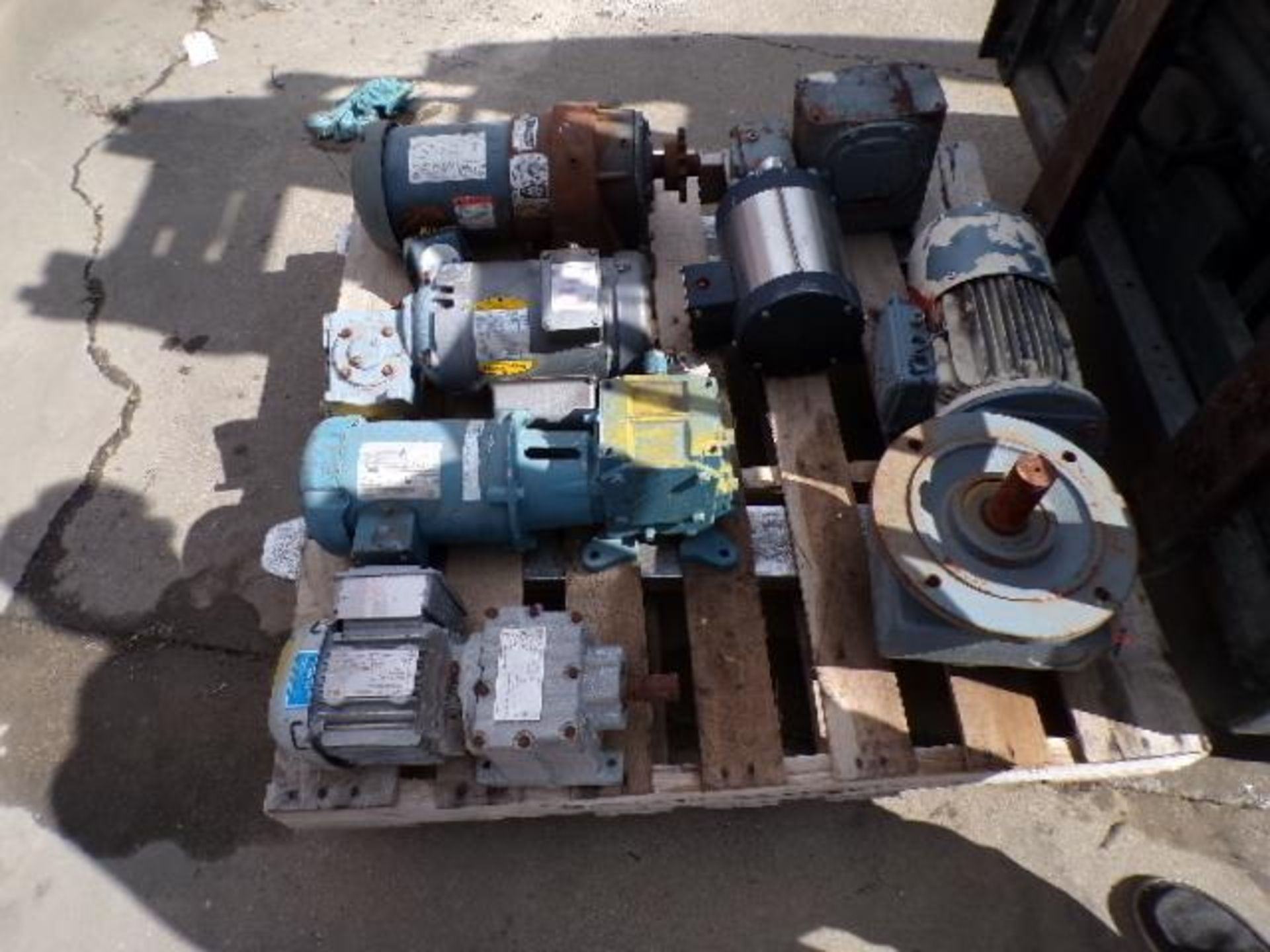 Pallet of (6) Assorted Gear Motors (Used) - Image 3 of 3