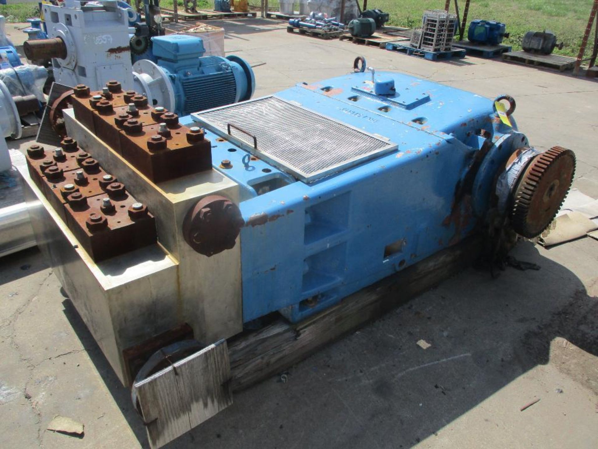 Uraca Triplex Pump, Stainless Head, Approx. Weight: 10,000 LB.