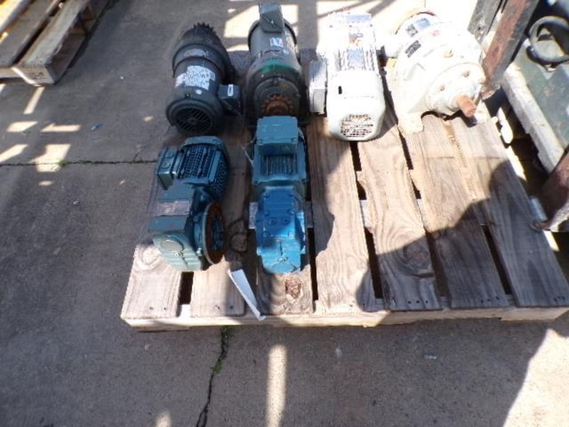 Pallet of Assorted Gear Motors, Various Sizes (Used) - Image 3 of 3