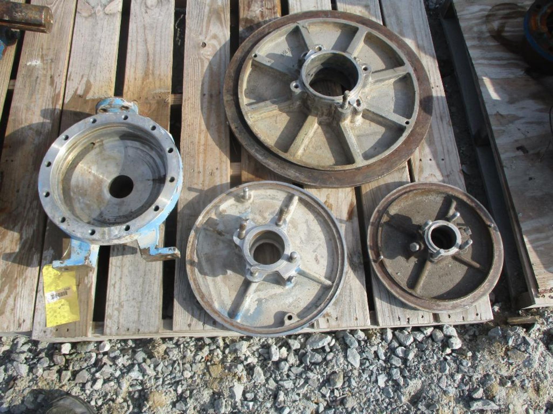 (1) Pallet Goulds Pump Parts