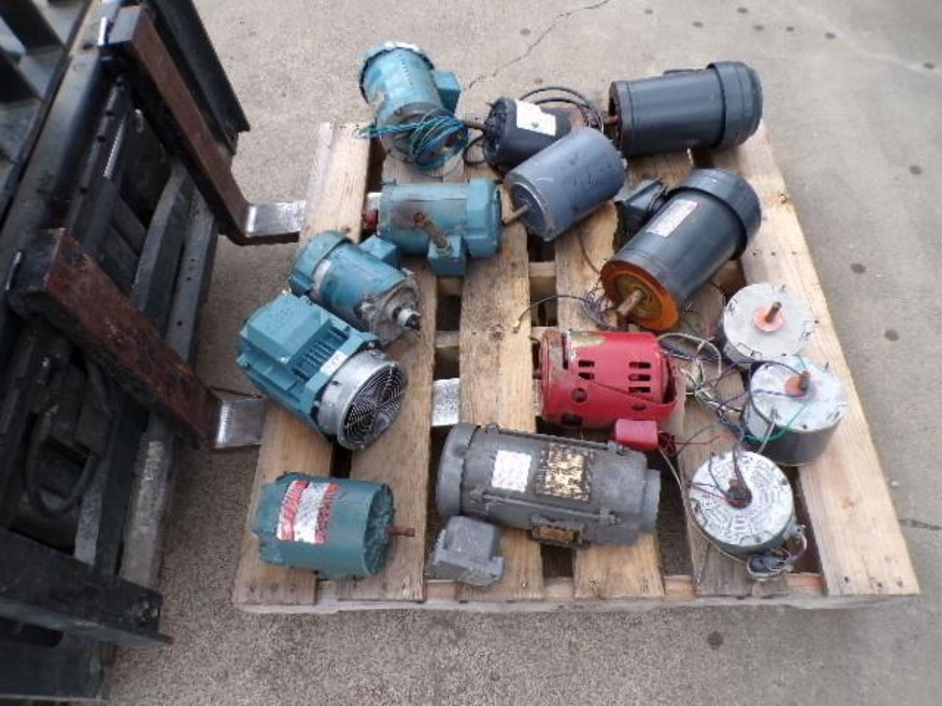 Pallet of (15) Assorted Electric Motors (Used)