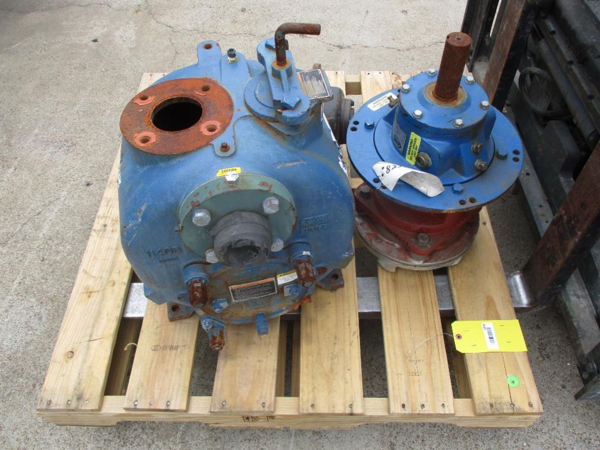 Pallet w/ (1) T-Series Gorman Rupp Pump & (2) Gorman Rupp Rotating Assemblies - Image 2 of 3