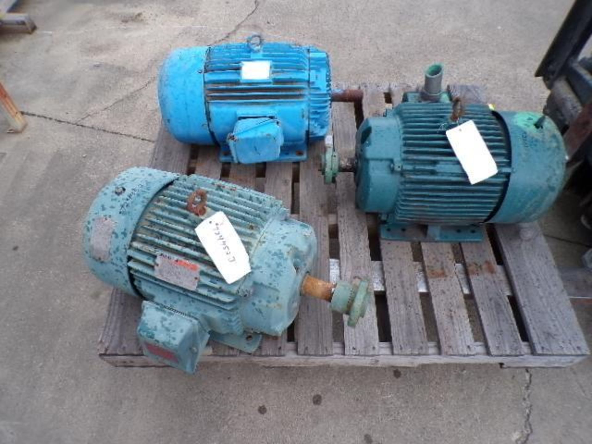 Pallet of (3) (Used) Motors; (1) 20HP & (1) 15HP - Image 4 of 4