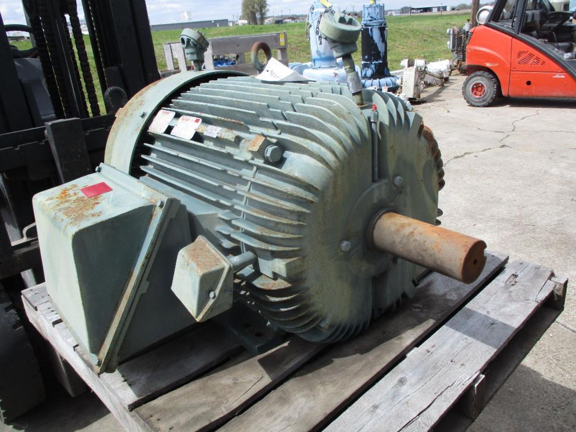 Reliance 100 HP Motor, 444T Frame, 460V, 1185 RPM, 3PH - Image 2 of 3