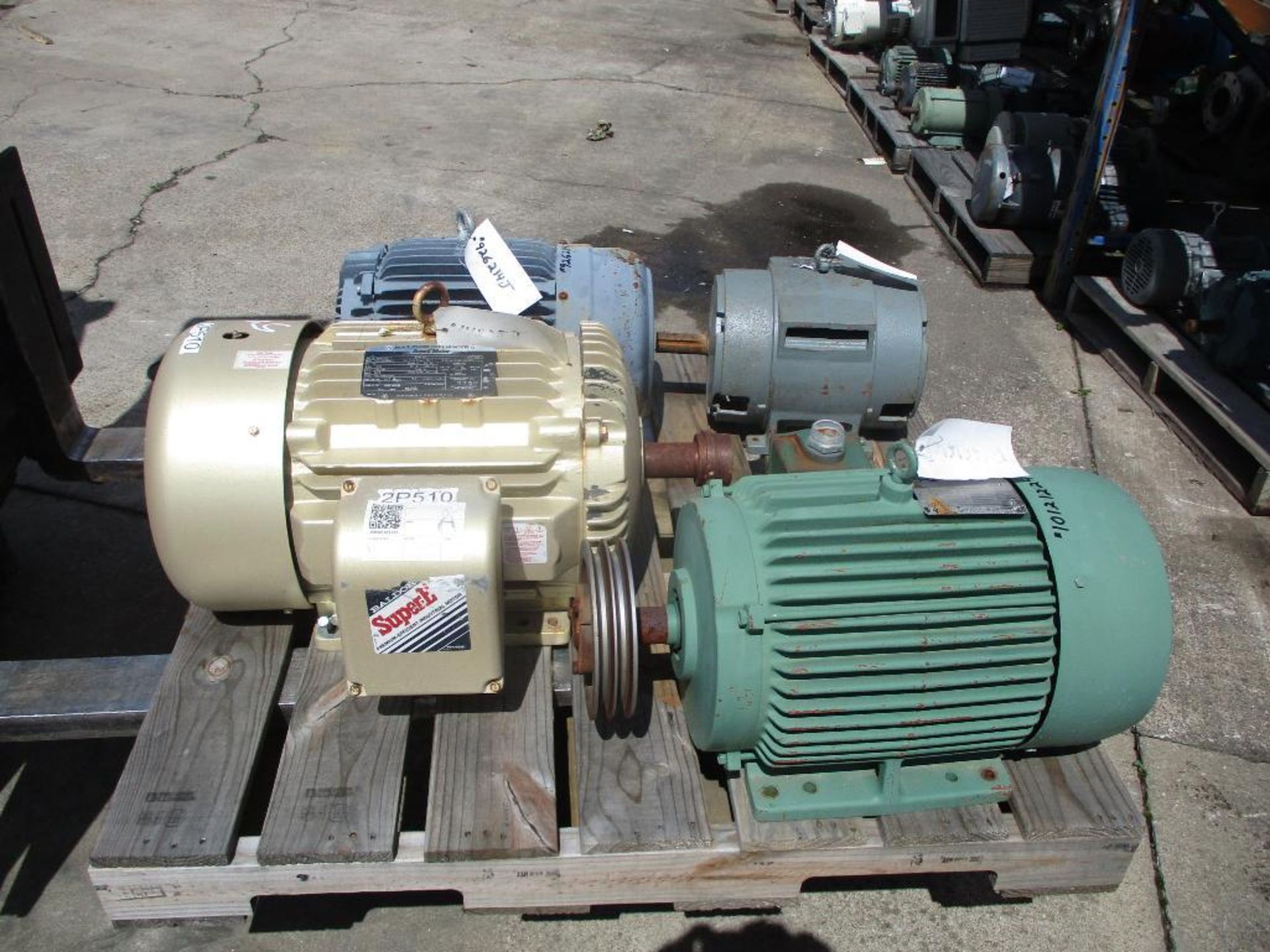 (4) Motors; (1) Teco 15HP, 230-460V, 1765 RPM, 3PH, (1) Siemens, 15HP, 215T Frame, 230-460V, 3470 RP - Image 3 of 3