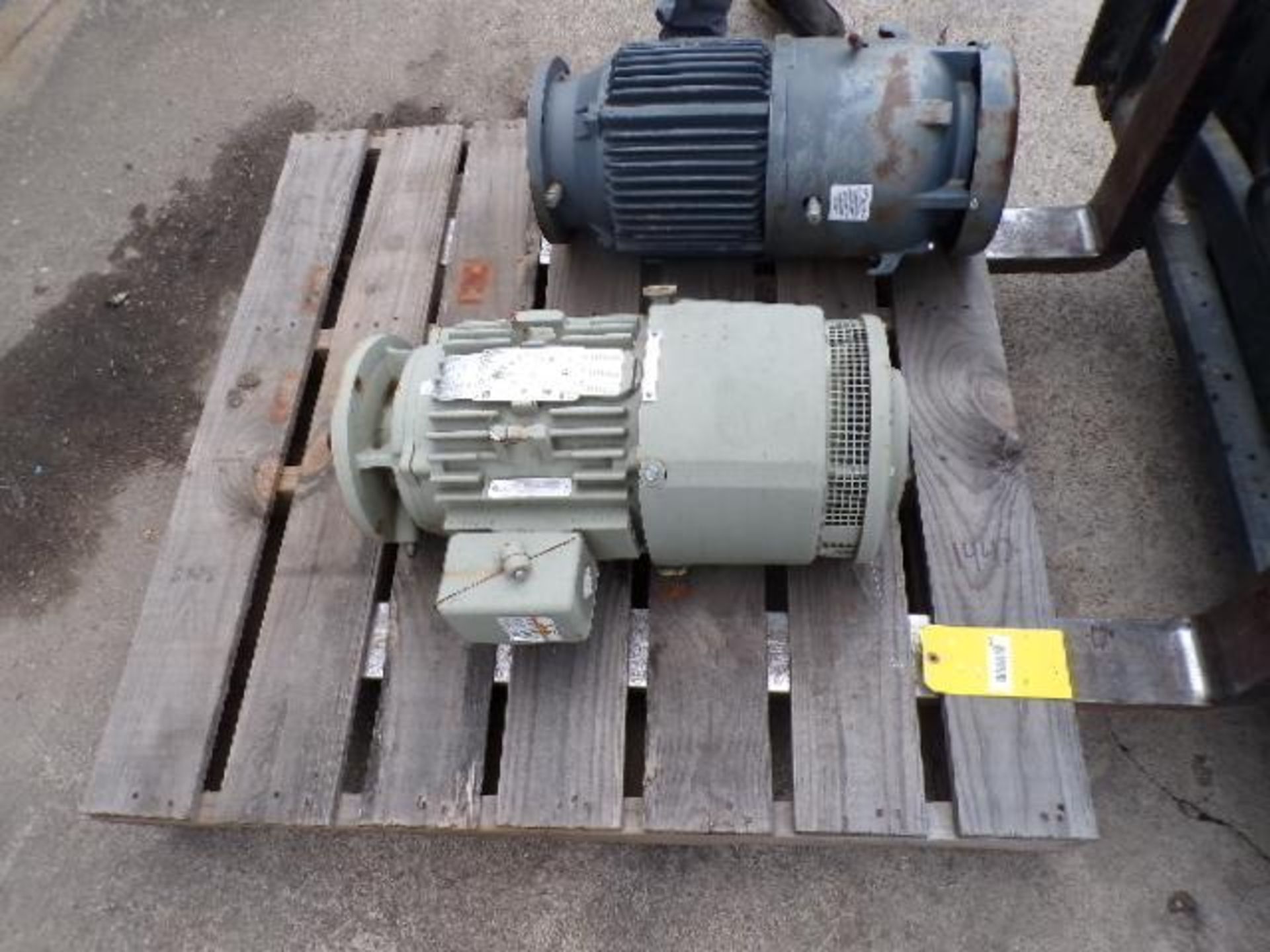 Pallet of (2) (Used) Motors; (1) 10HP & (1) 7.5HP - Image 3 of 3