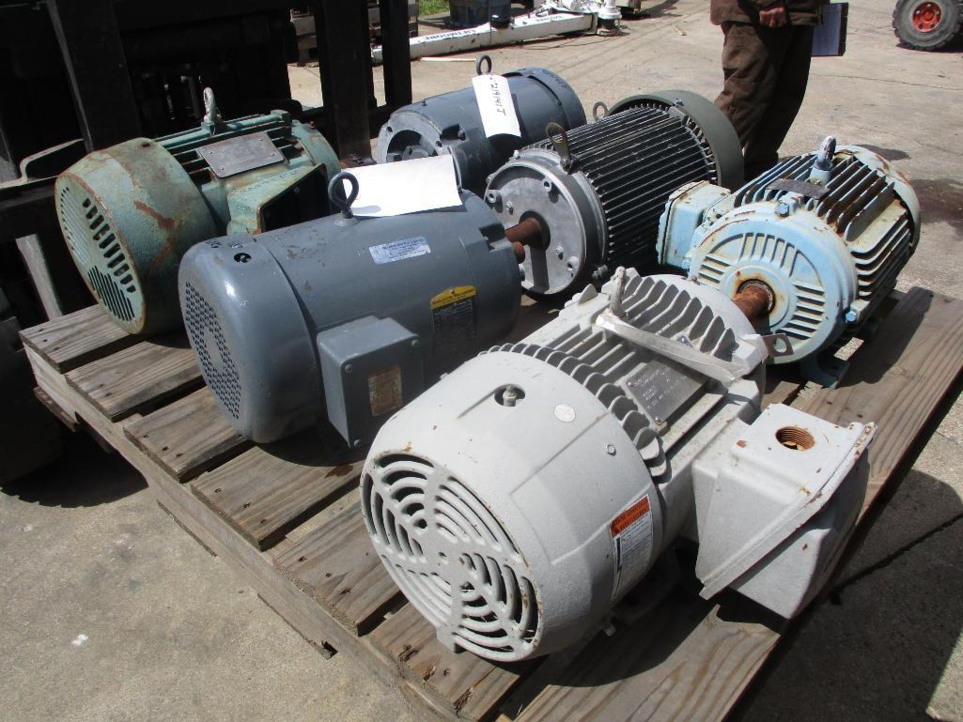 (6) Motors; (1) Toshiba, 10HP, 215T Frame, 460V, 1760 RPM, (1) Baldor, 10HP, 215TC Frame, 230-460V, - Image 3 of 4