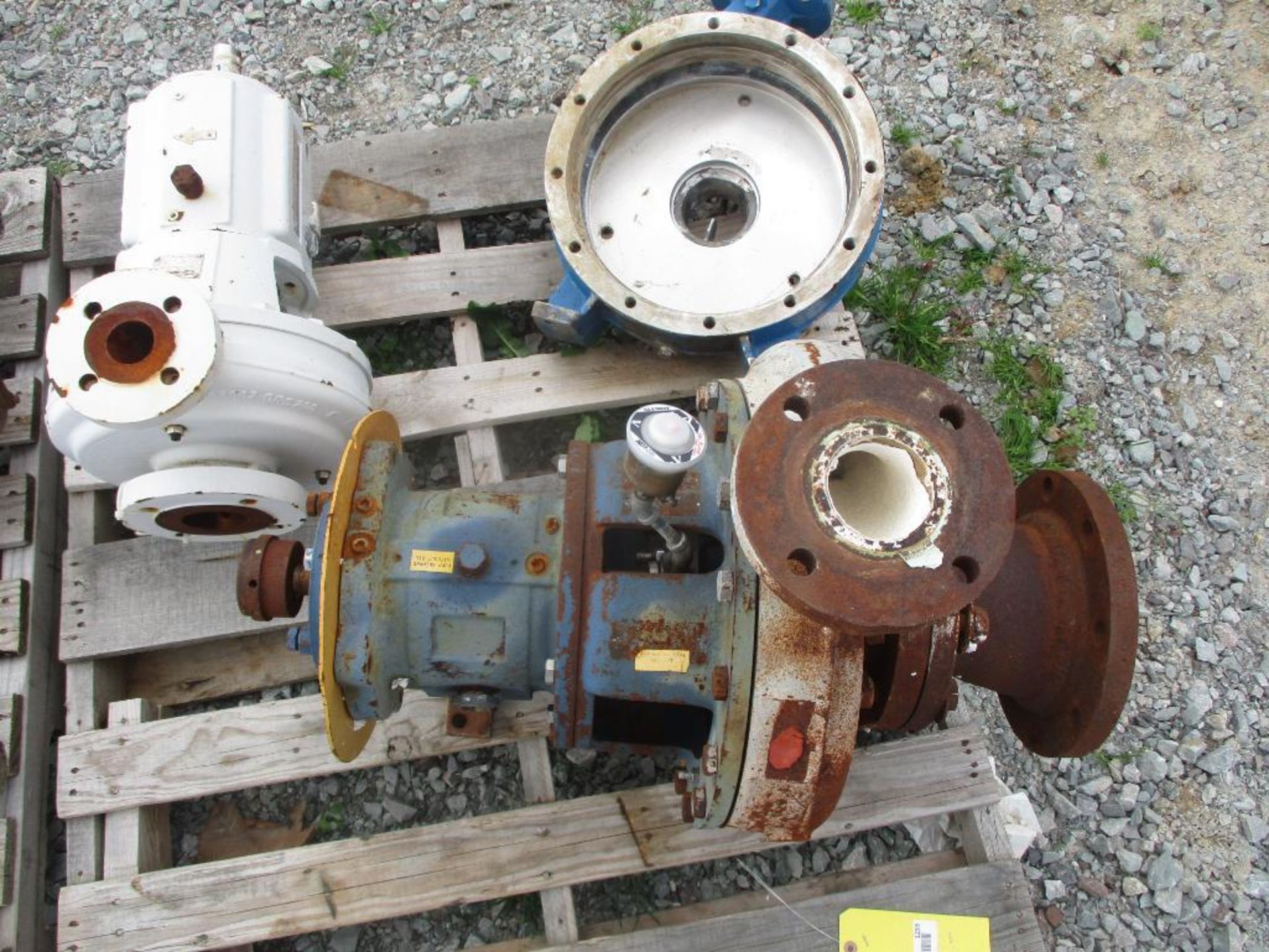 (1) Ahlstrom APT 22-113 Pump, (1) Ahlstrom APT 23-2 Pump Case, (1) Goulds 3x4x13 Pump