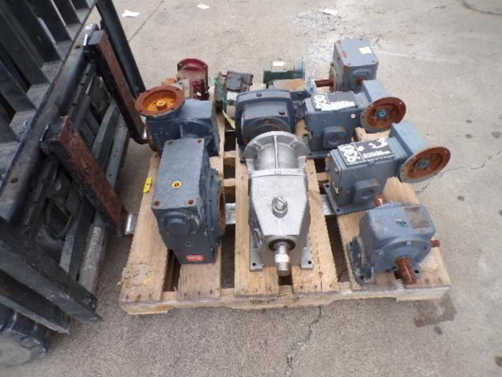 Pallet of (13) Assorted Gearboxes (Used)