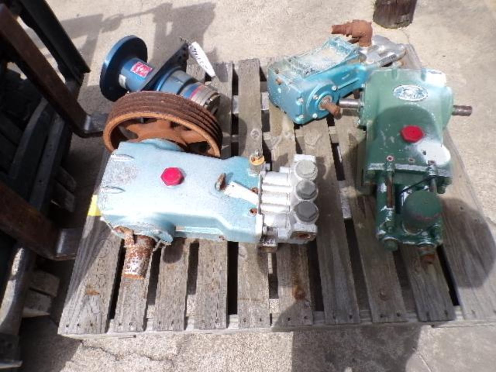 (3) Cat Pumps & (1) Hydro Cell (Used) - Image 3 of 3