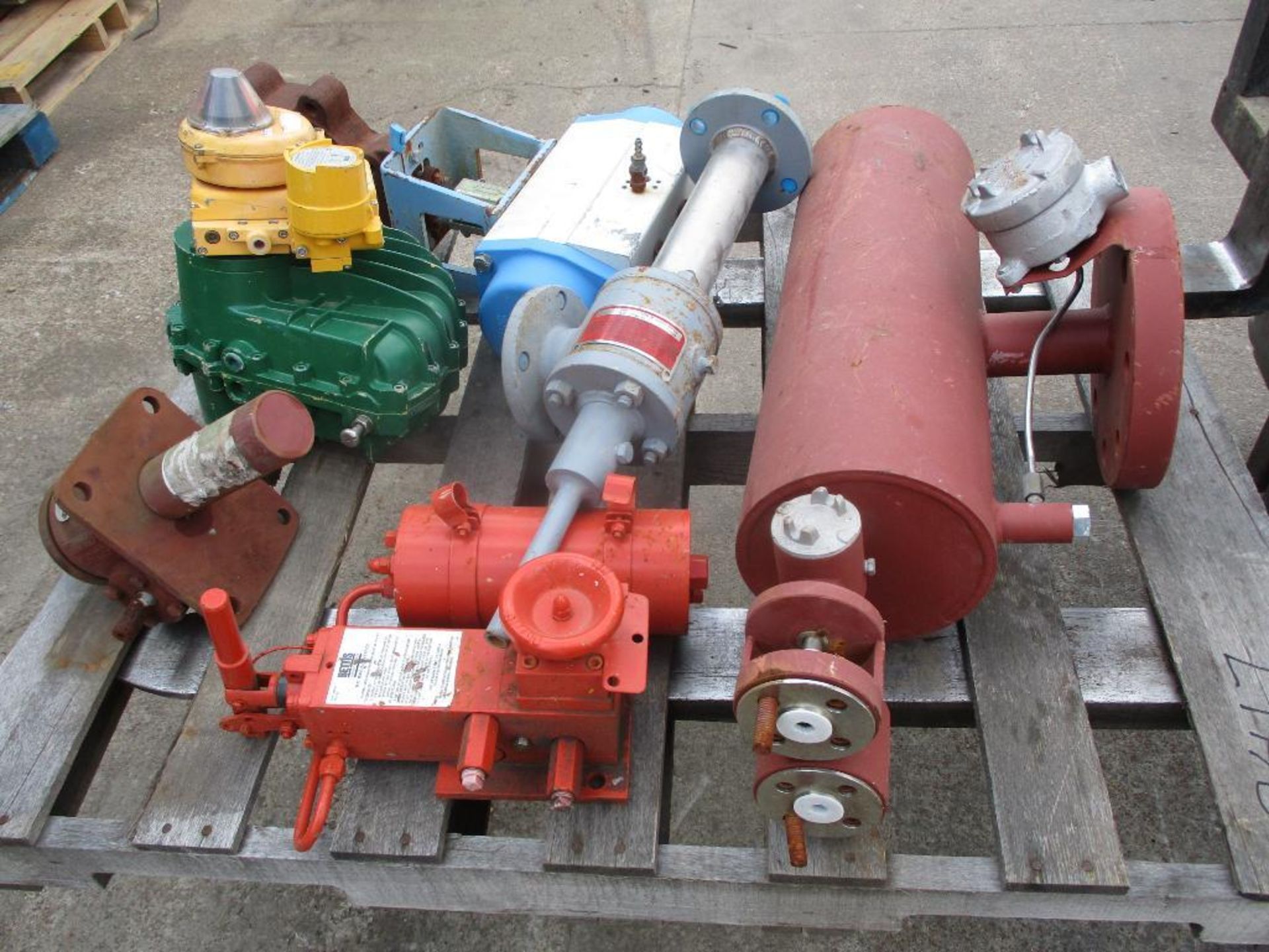 Actuators, Steam Valve, Bettis Manual Override, Butterfly Valve - Image 2 of 4