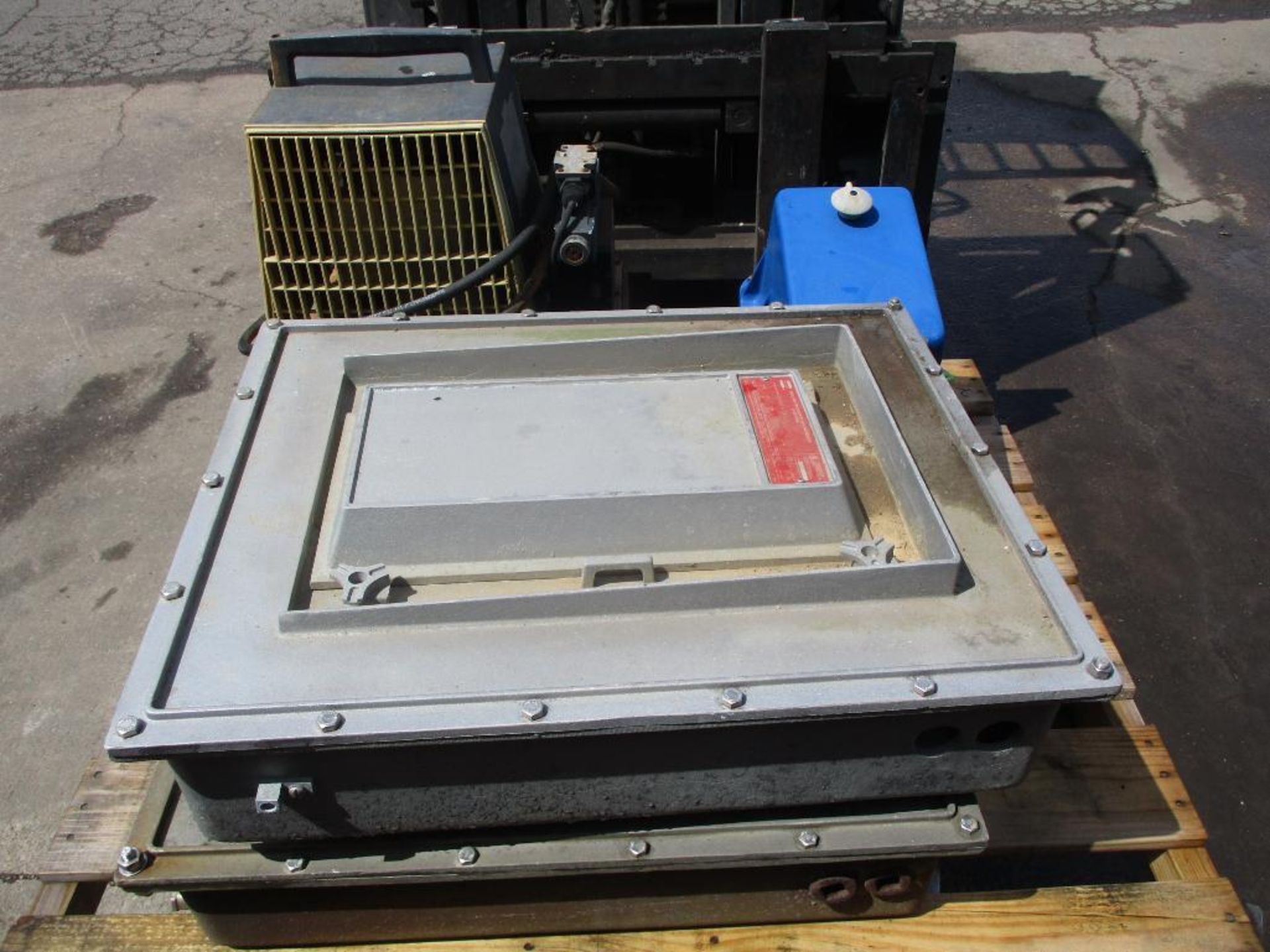 Hydraulic Unit, Actuator, Enclosers - Image 3 of 4