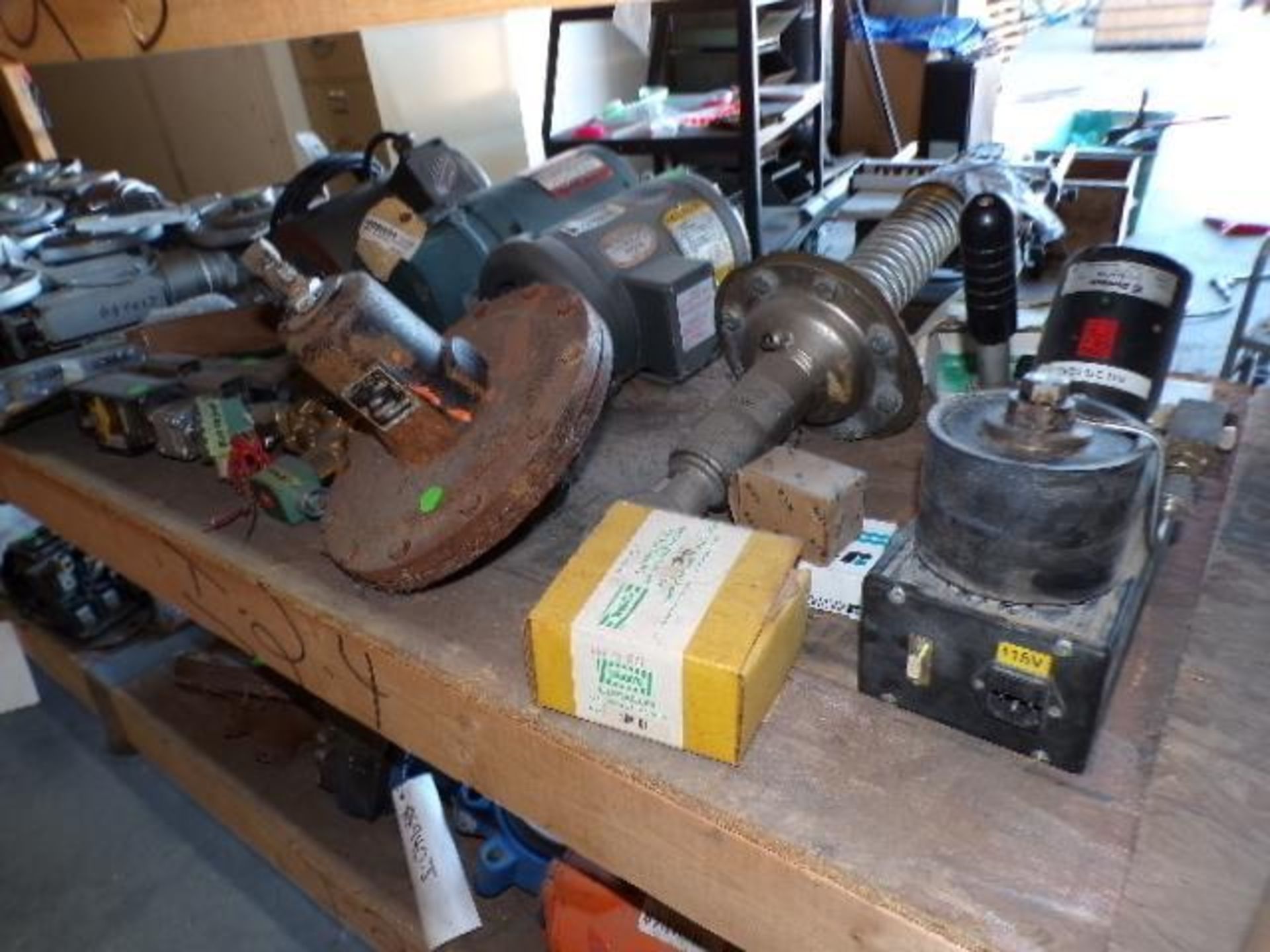 Contents of Shelf I-2-4-I-3-4; Motors, Valve Regulators, Voith, Baldor Reliance, Asco - Bild 4 aus 6