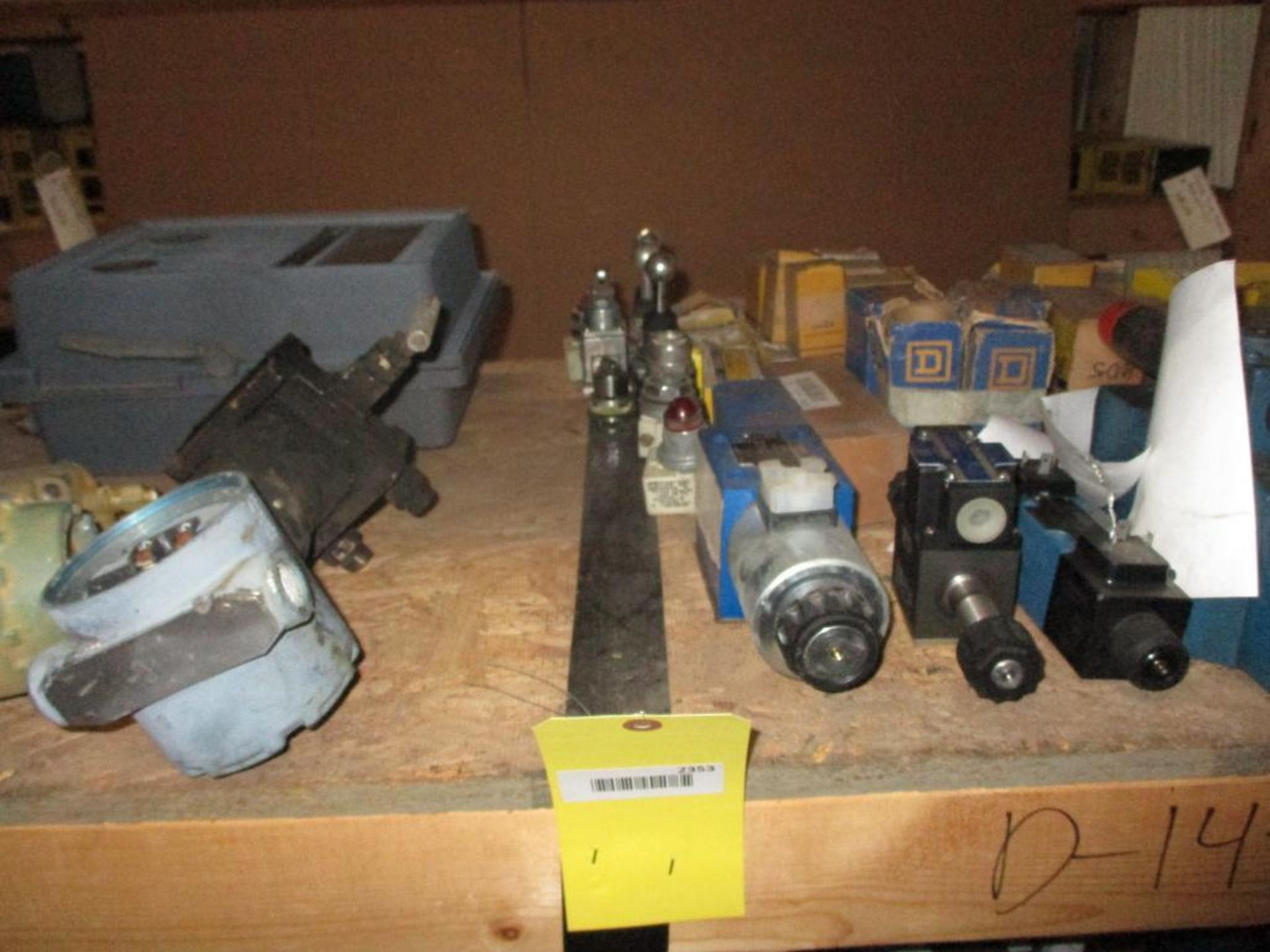 Contents of Shelf D-13-4 & D-13-5; Hydraulic Pumps, Rosemount Transmitters, Hydraulic Valves, Square - Image 2 of 6