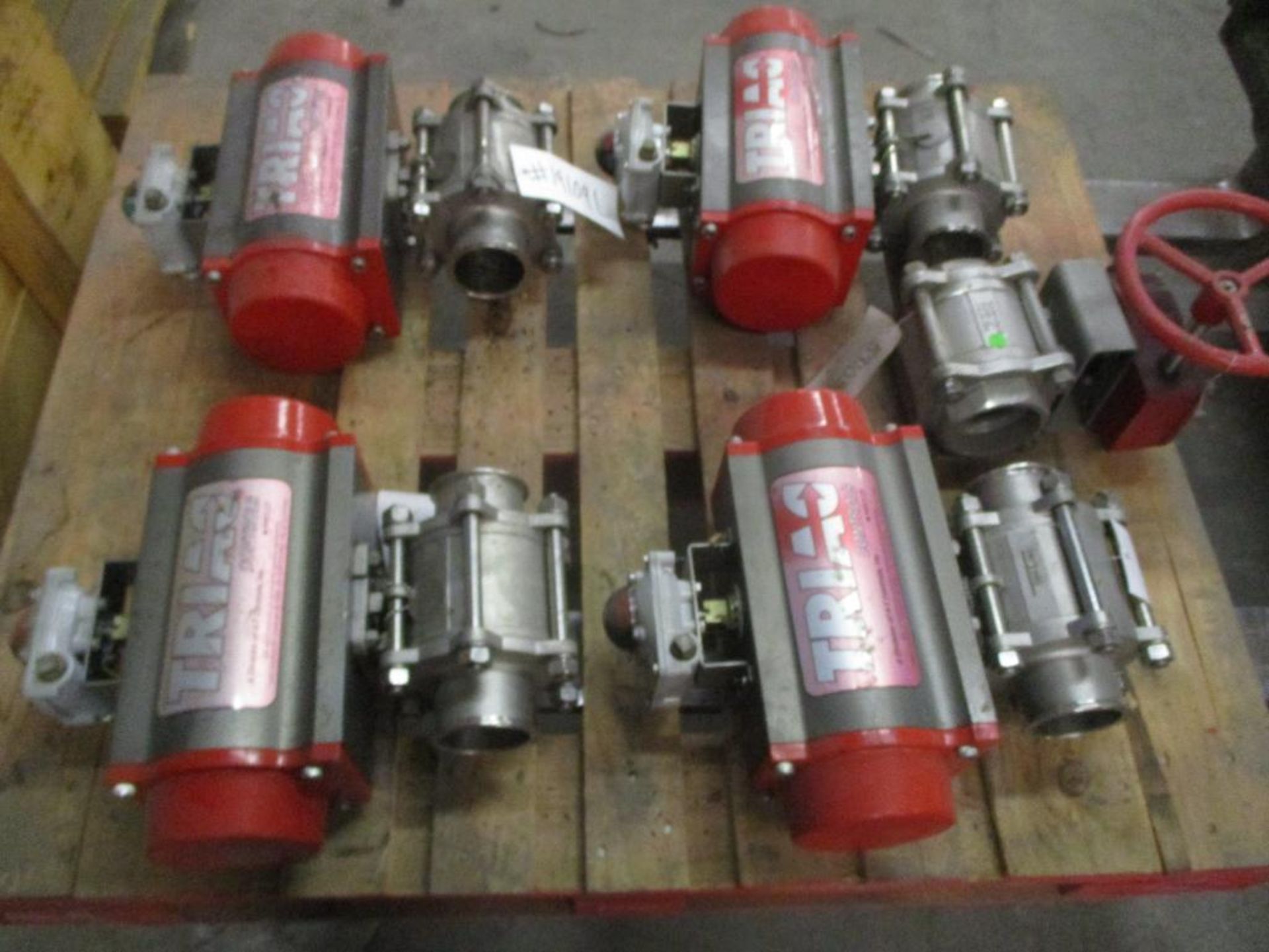 Pallet of (4) Triad Actuator Valves & (1) Bray Actuator Valve (Used)