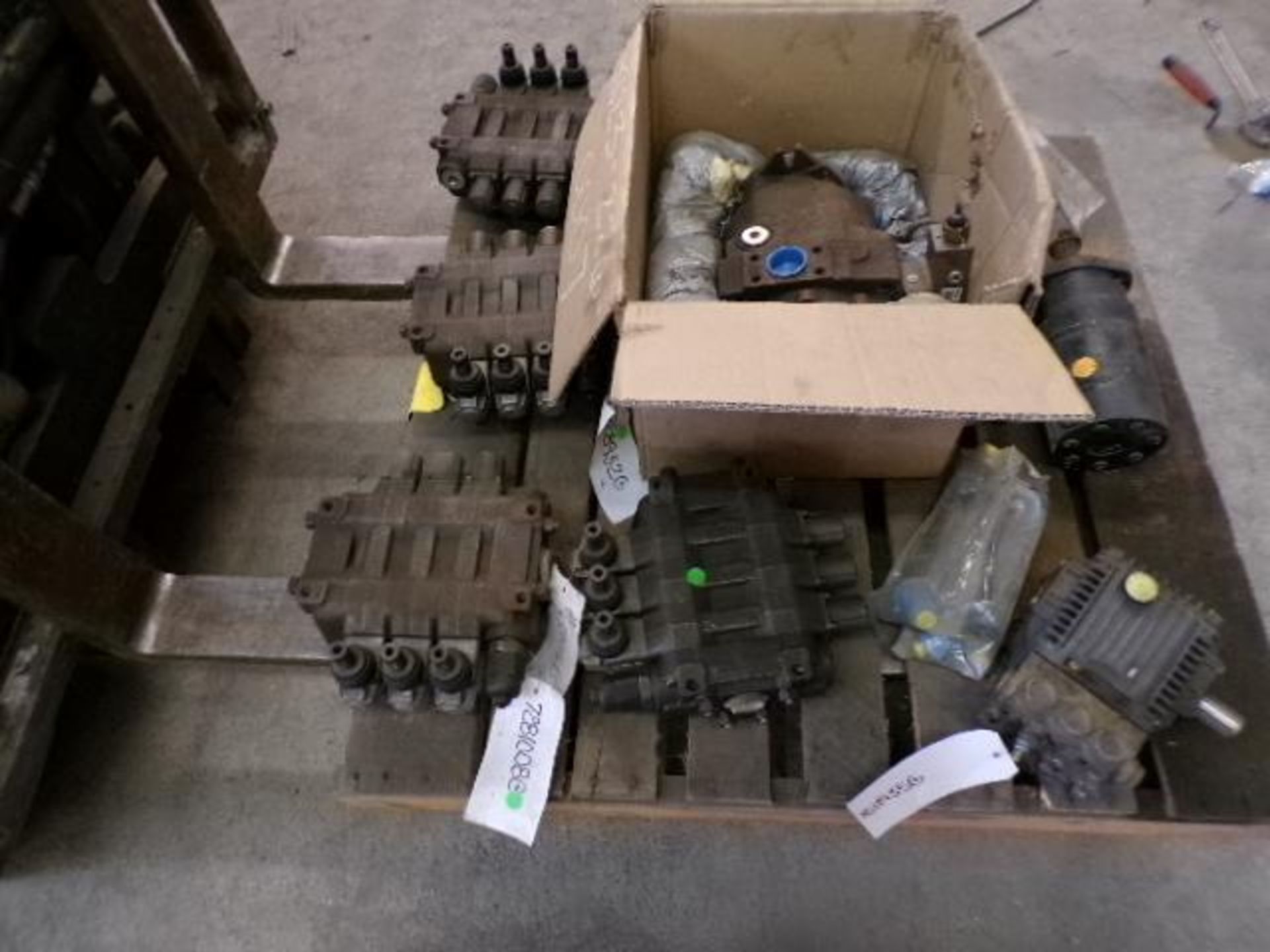 Pallet of Assorted Hydraulic Pumps & Valves