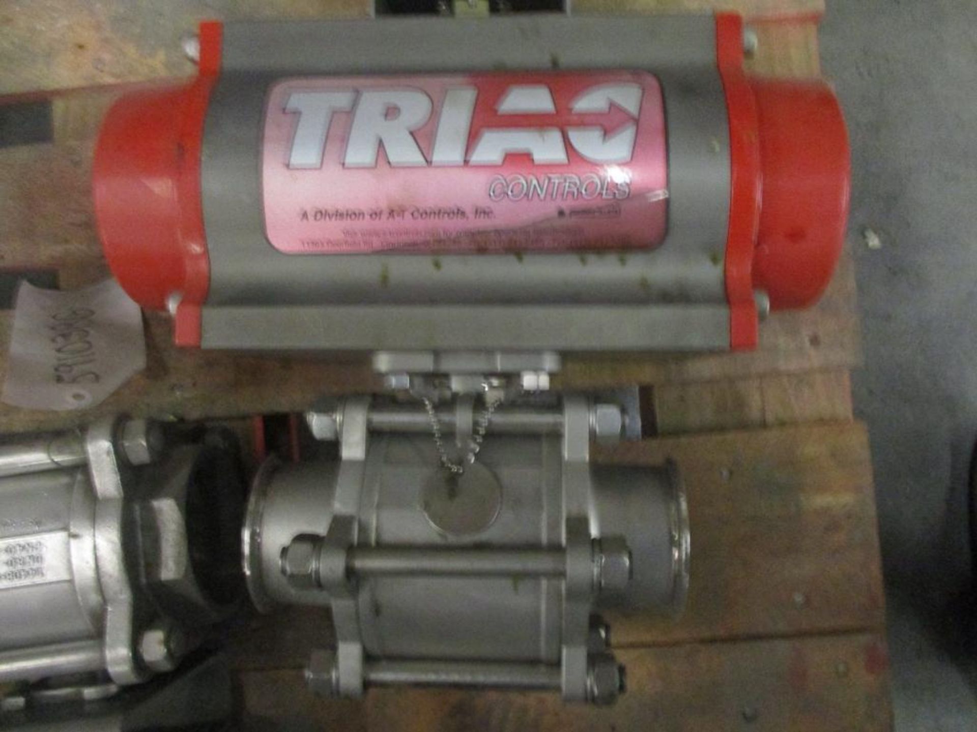 Pallet of (4) Triad Actuator Valves & (1) Bray Actuator Valve (Used) - Image 3 of 3