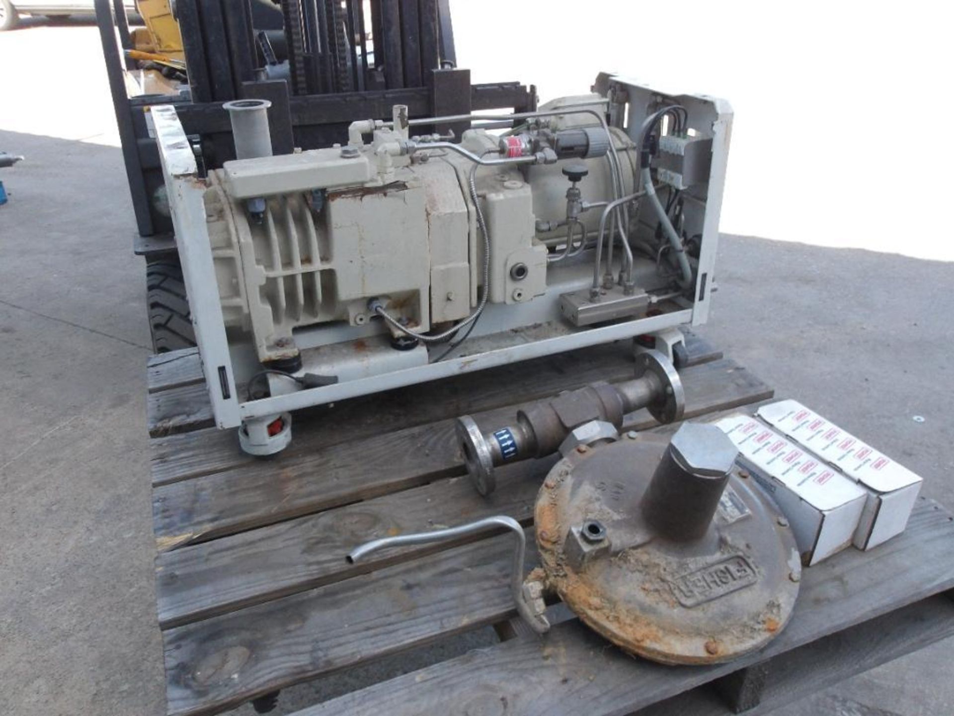 Busch Vacuum Pump & Fisher Regulators, Model 0L0160A-T (Used) - Image 3 of 5