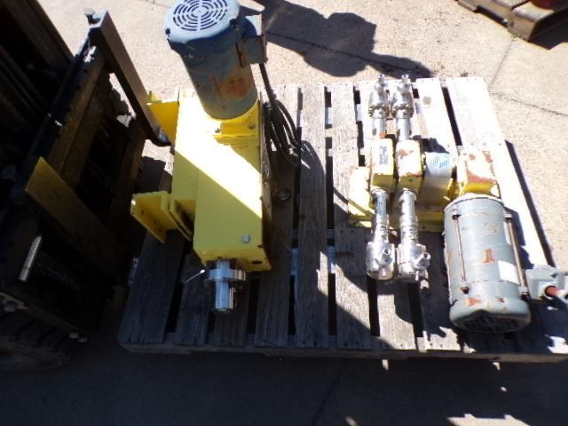 Milton Roy Metering Pump, Line 86-1-124-10 Grease Pump