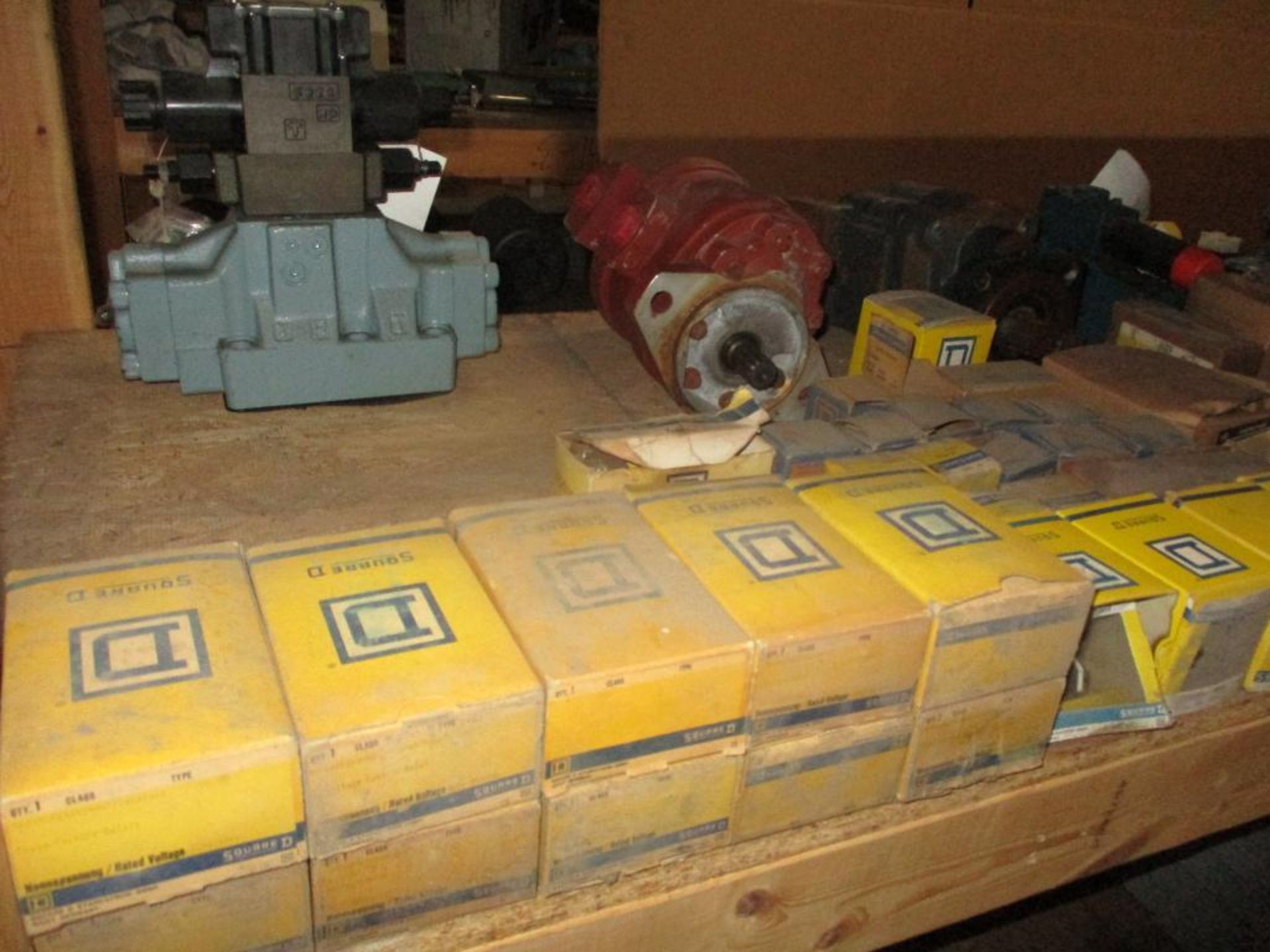 Contents of Shelf D-13-4 & D-13-5; Hydraulic Pumps, Rosemount Transmitters, Hydraulic Valves, Square - Image 4 of 6