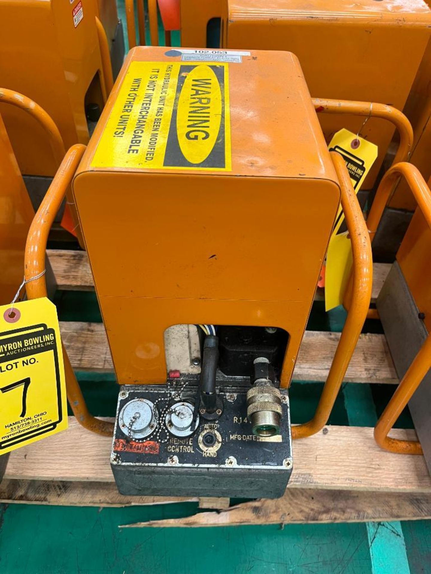 Husky Tools Hydraulic Pump, 3/4 HP, 10,000 PSI Max. Pressure, Model R-14EA