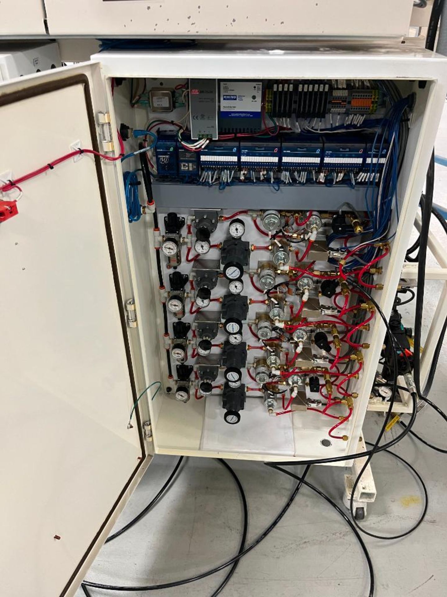 Christopher Stevens Group Assembly Leak Test Machine, 4-Stations, on 80/20 Cart w/ M/C Panel, Safety - Image 9 of 10