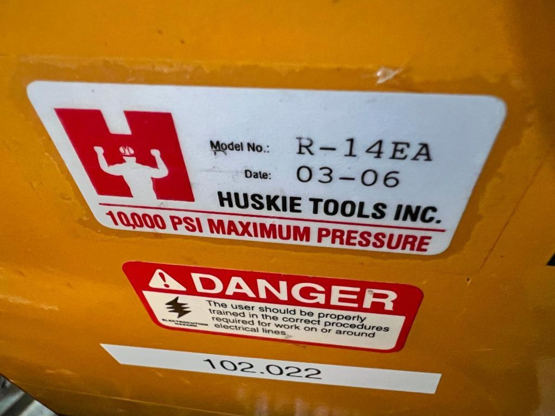 Huskie Tools Hydraulic Pump, 3/4 HP, 10,000 PSI Max. Pressure, Model R-14EA - Image 3 of 3