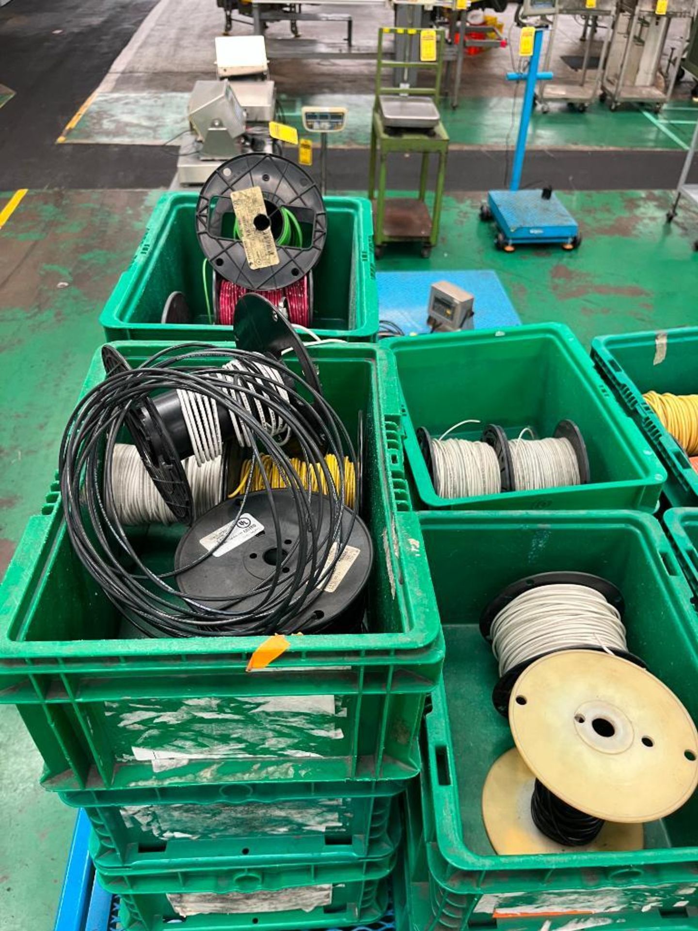 Wire Cart Full of Insulated Low Voltage Electrical Wire - Bild 5 aus 9