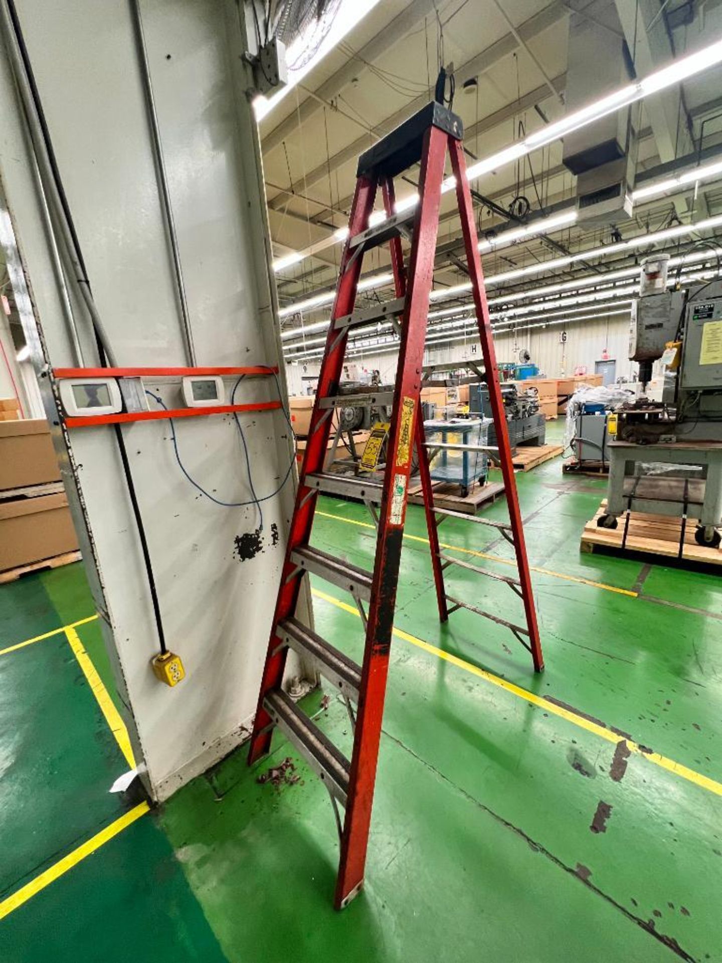 7-Step Fiberglass Ladder - Image 2 of 2